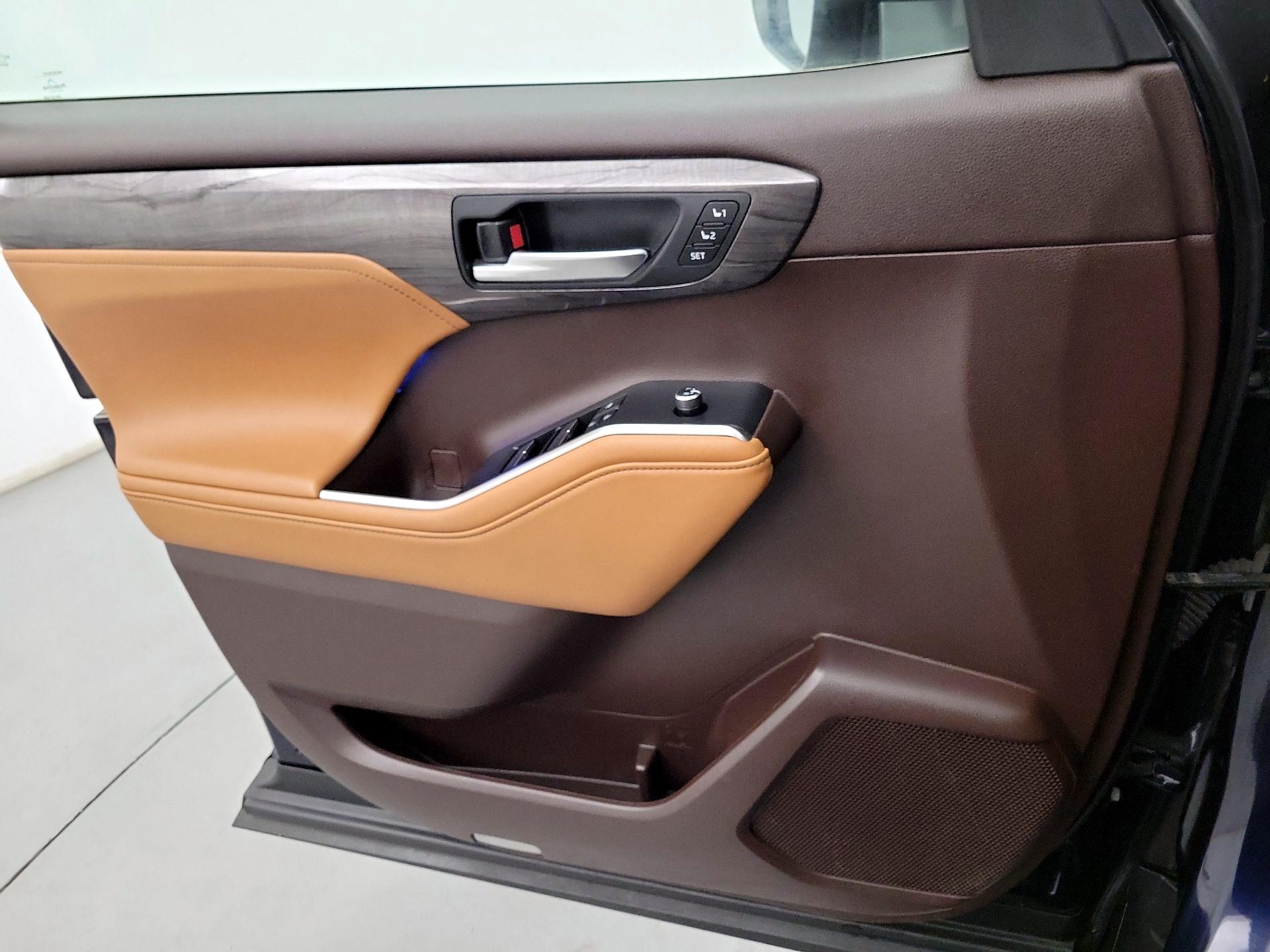 Thumbnail: 2021 Toyota Highlander - 10