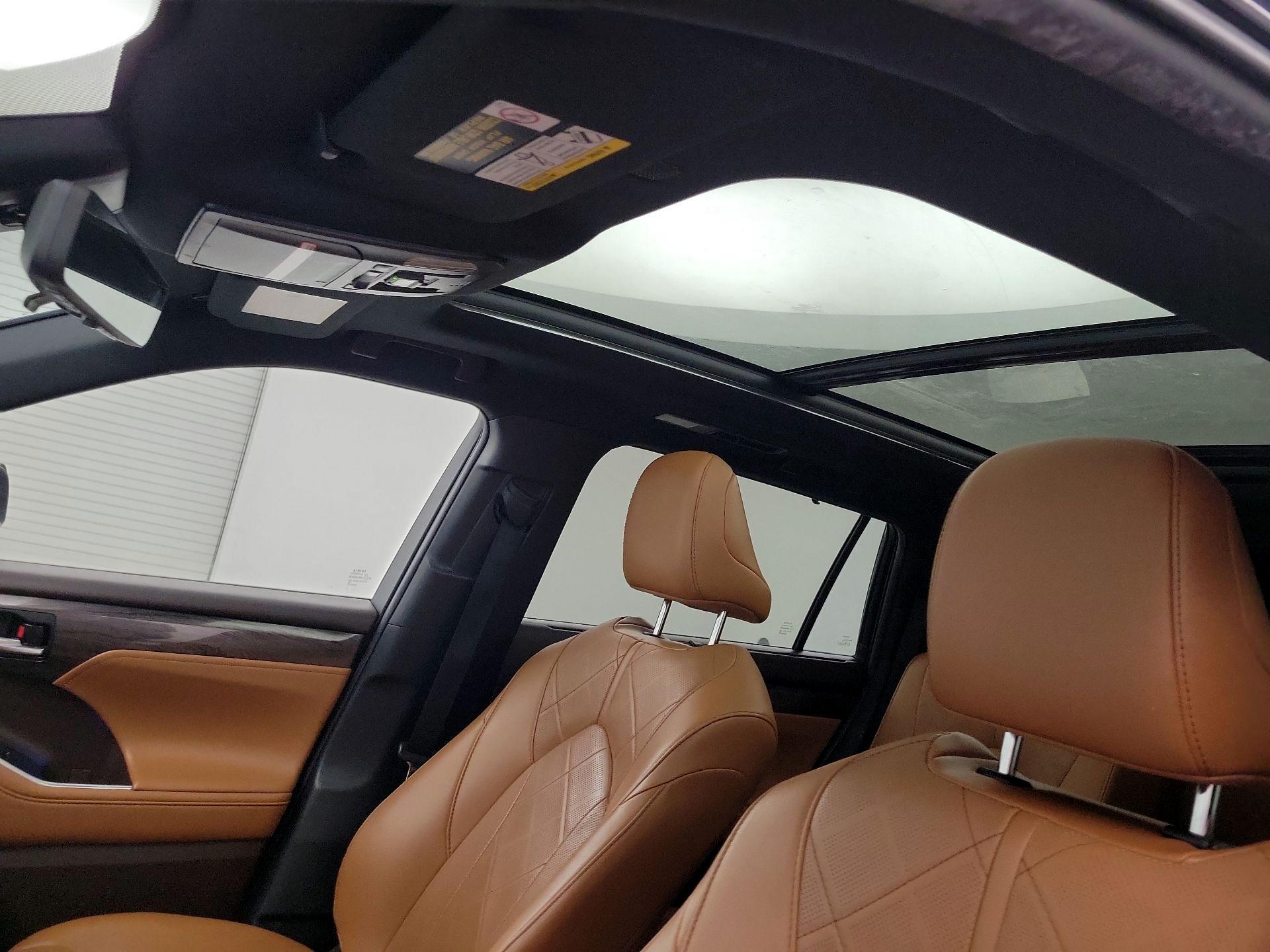 Thumbnail: 2021 Toyota Highlander - 18