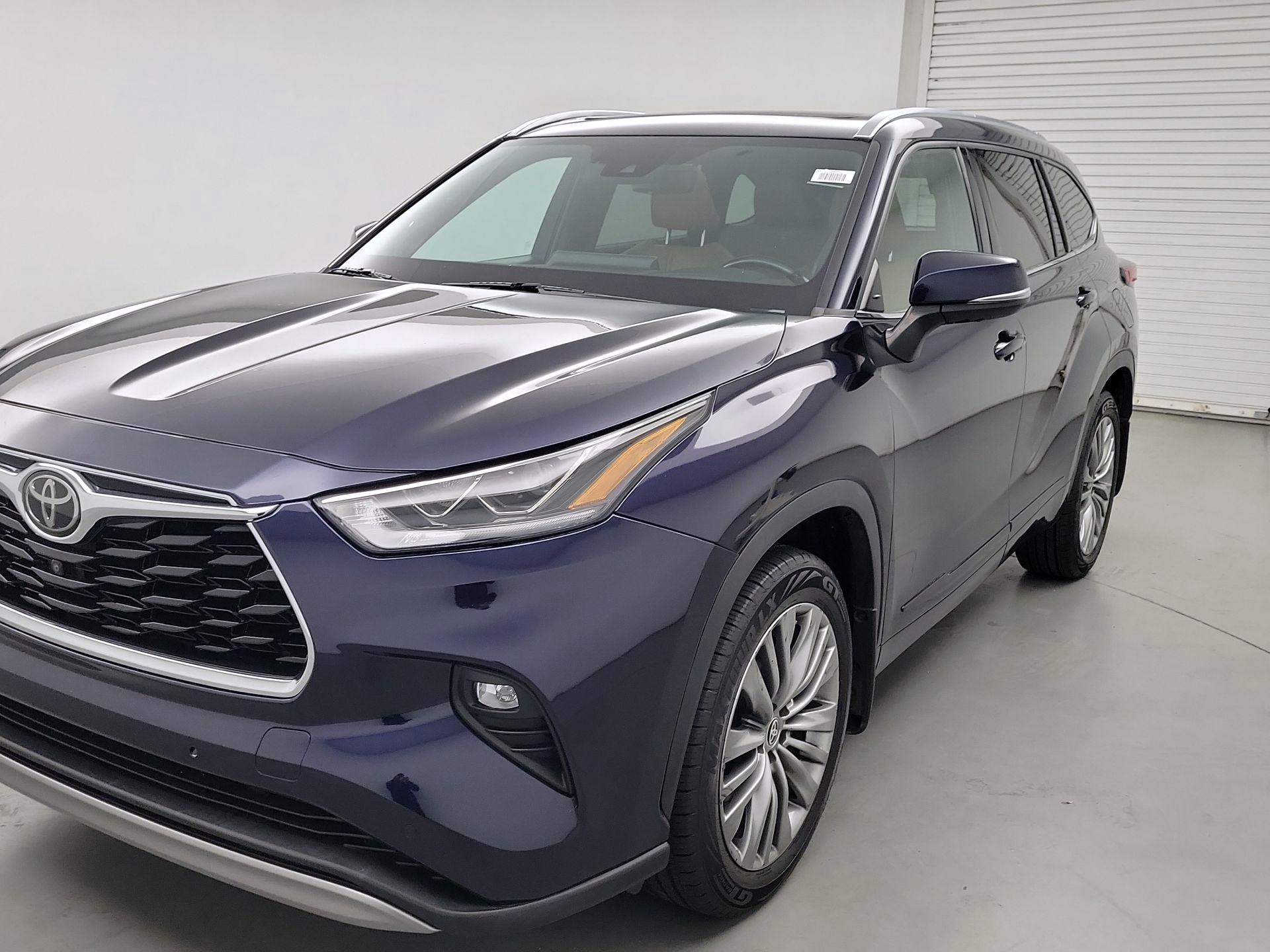 Thumbnail: 2021 Toyota Highlander - 3