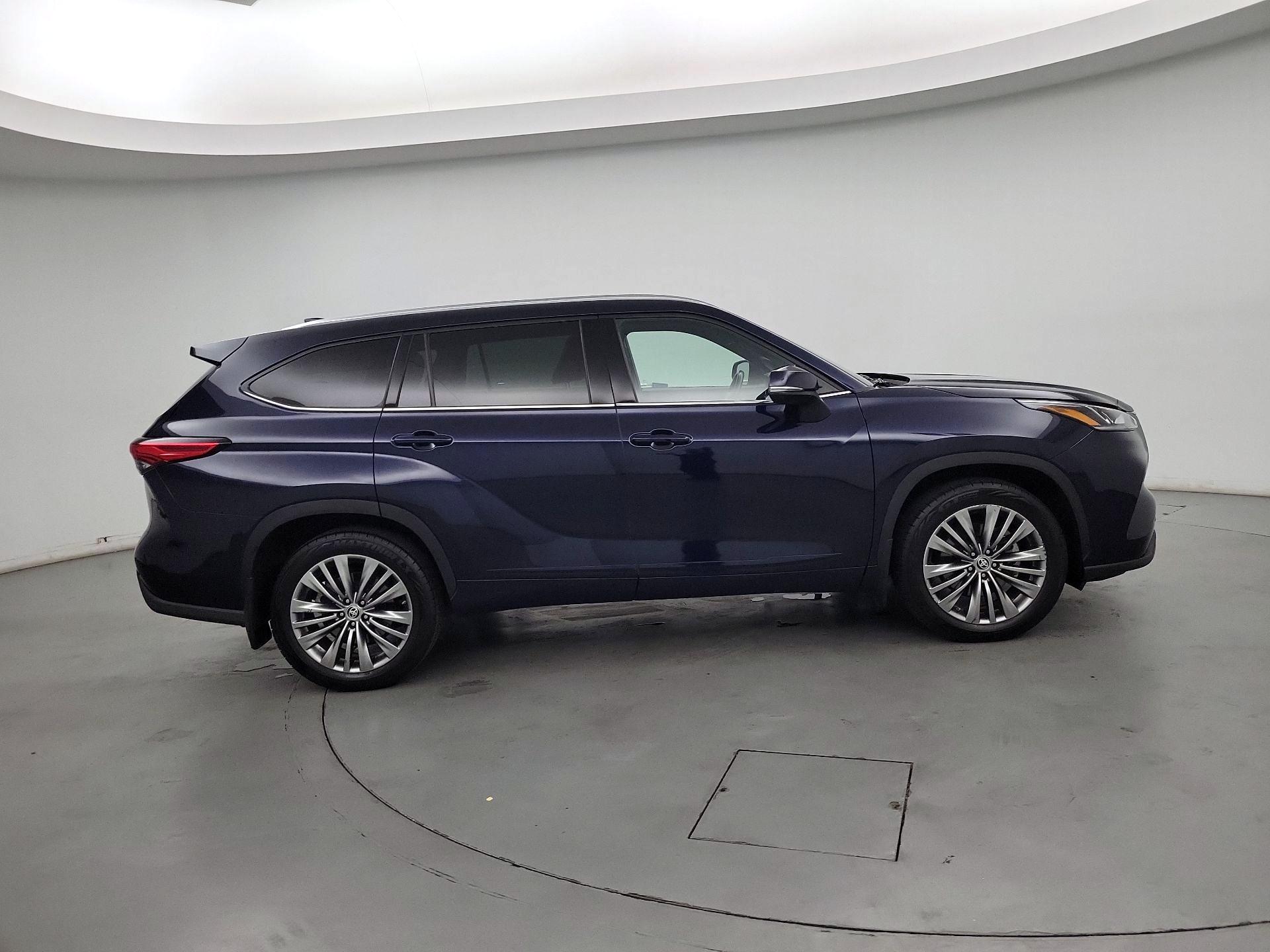 Thumbnail: 2021 Toyota Highlander - 4