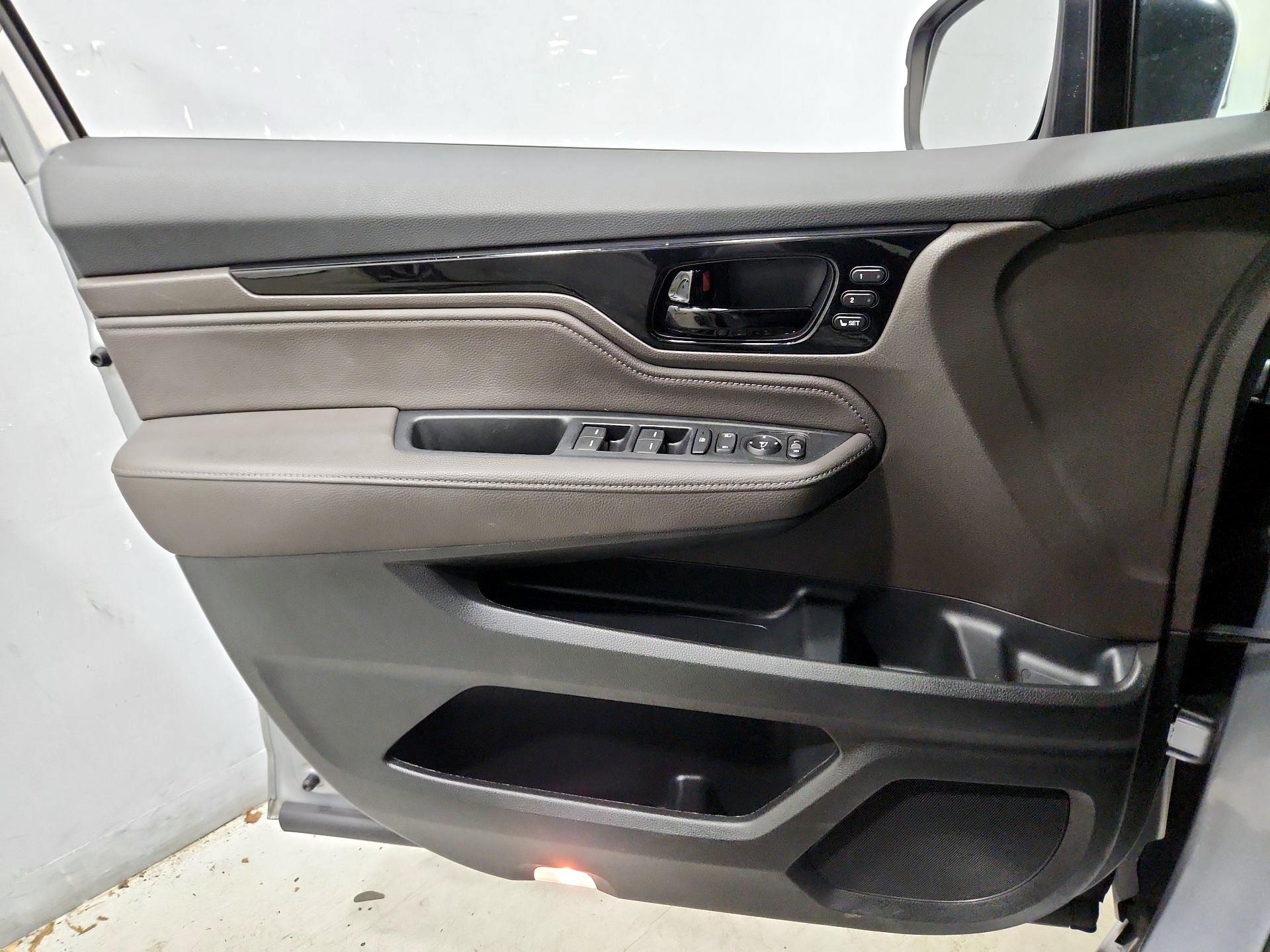 Thumbnail: 2023 Honda Odyssey - 12