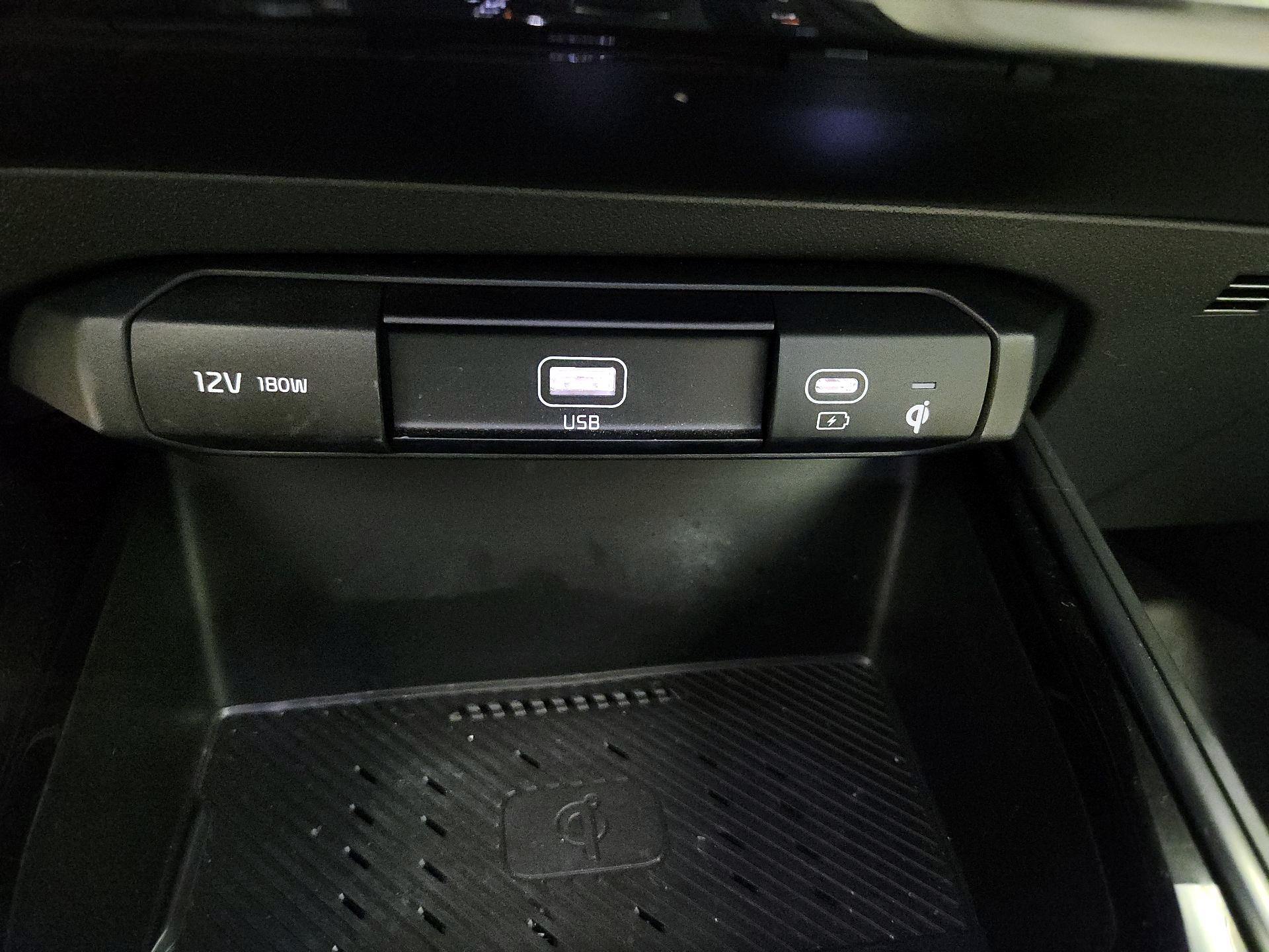 Thumbnail: 2023 Kia Niro - 18