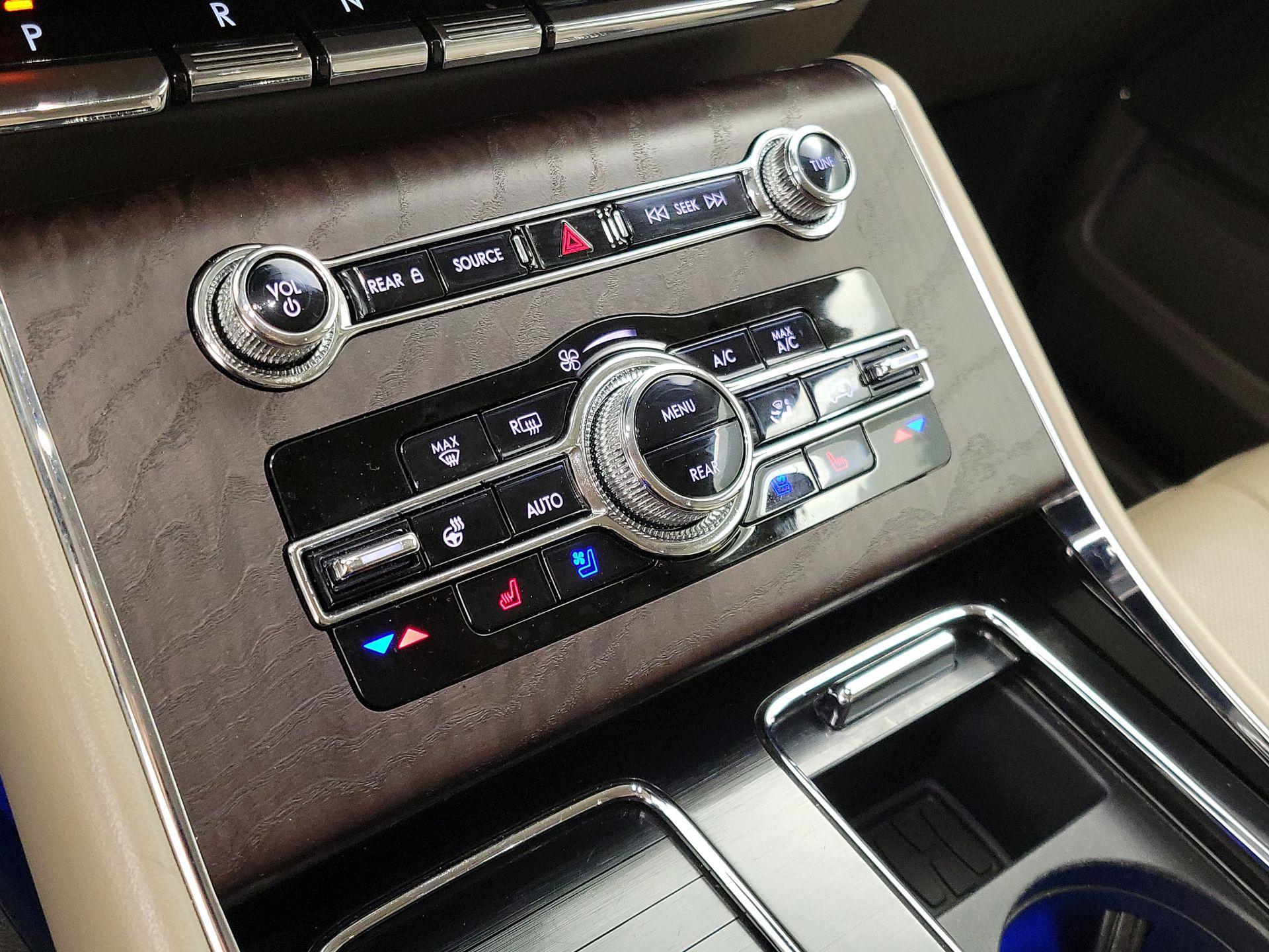 Thumbnail: 2022 Lincoln Aviator - 16