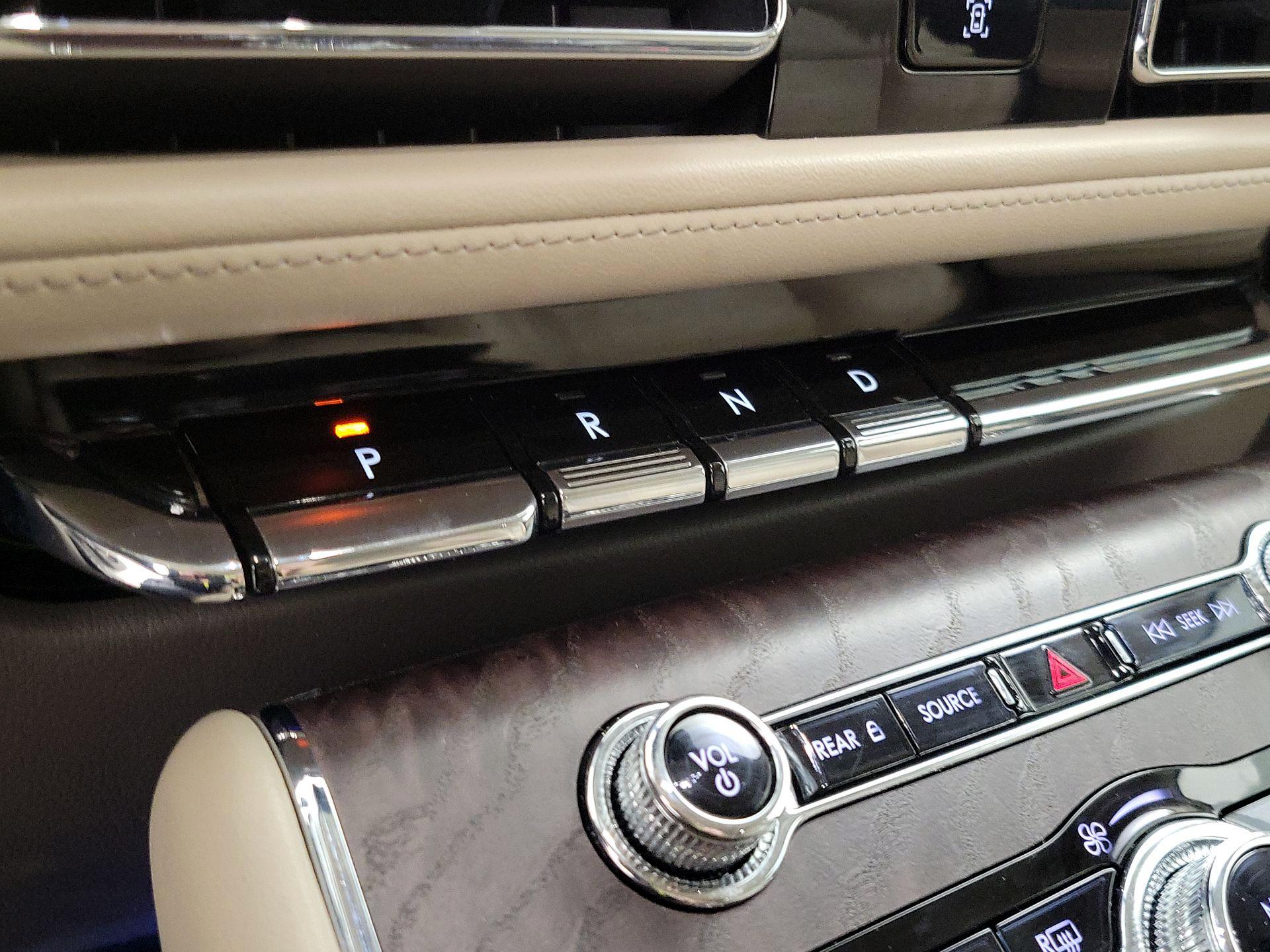 Thumbnail: 2022 Lincoln Aviator - 17