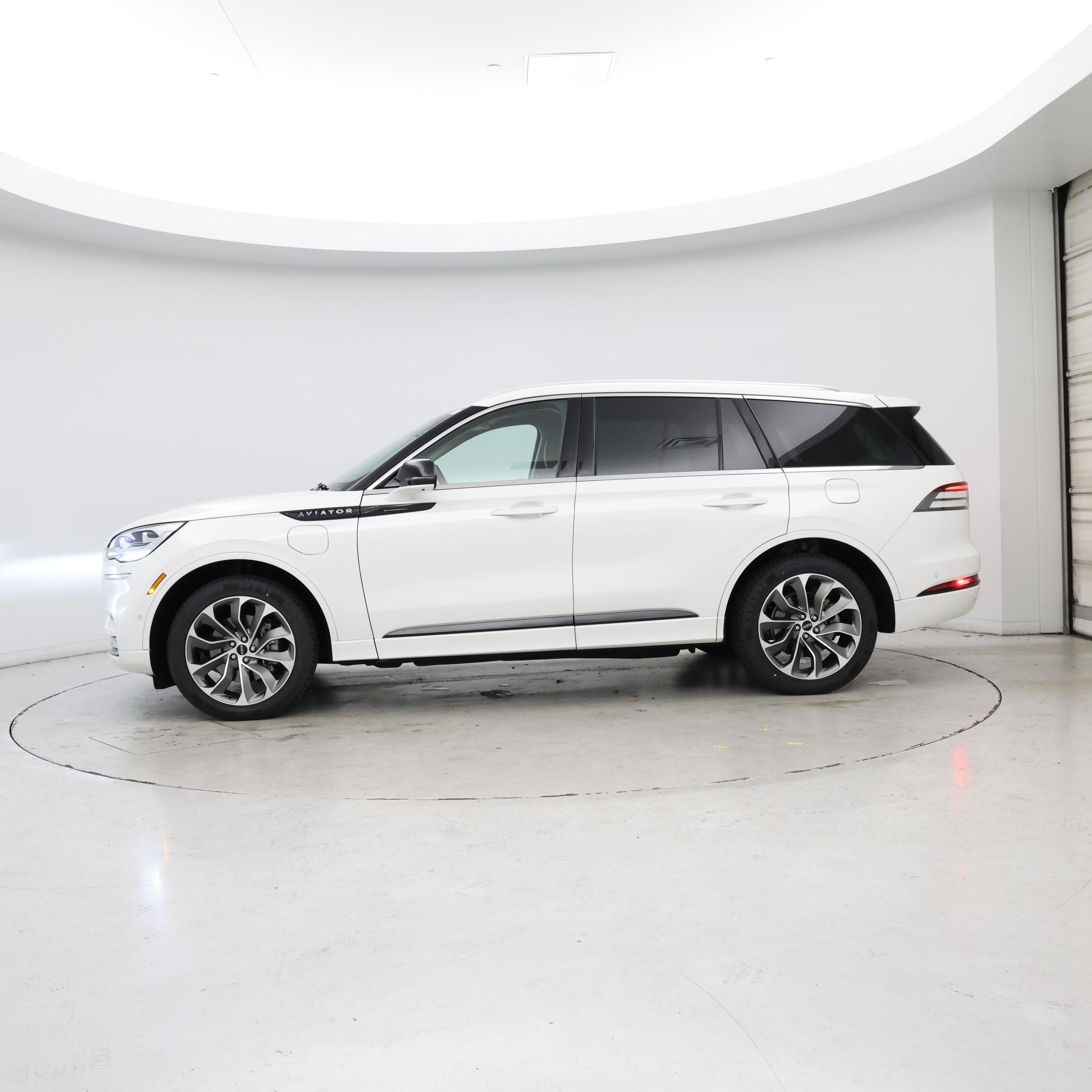 Thumbnail: 2022 Lincoln Aviator - 3