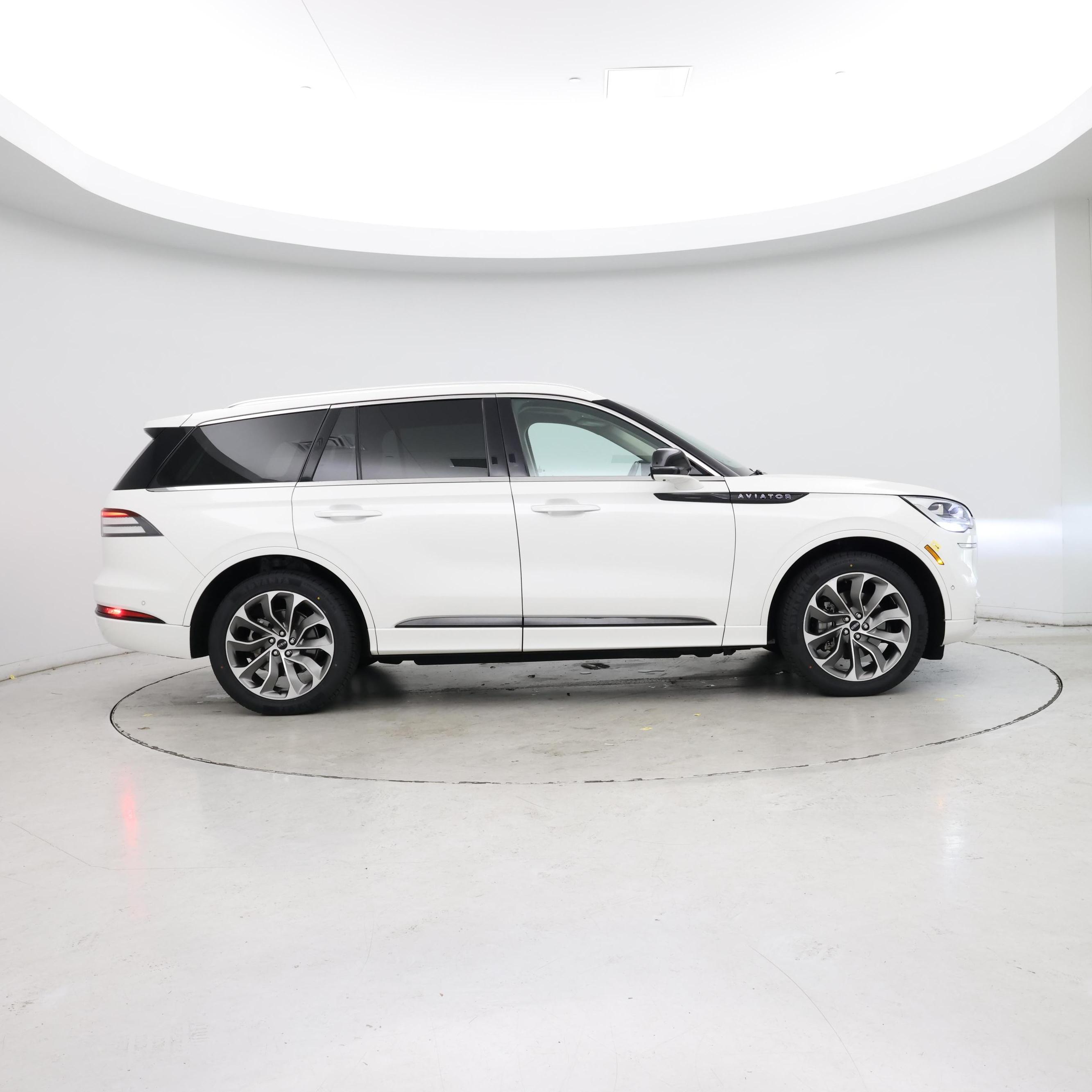 Thumbnail: 2022 Lincoln Aviator - 7