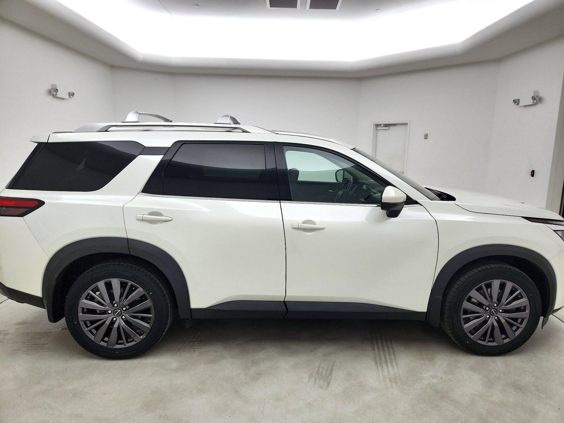 Thumbnail: 2023 Nissan Pathfinder - 4