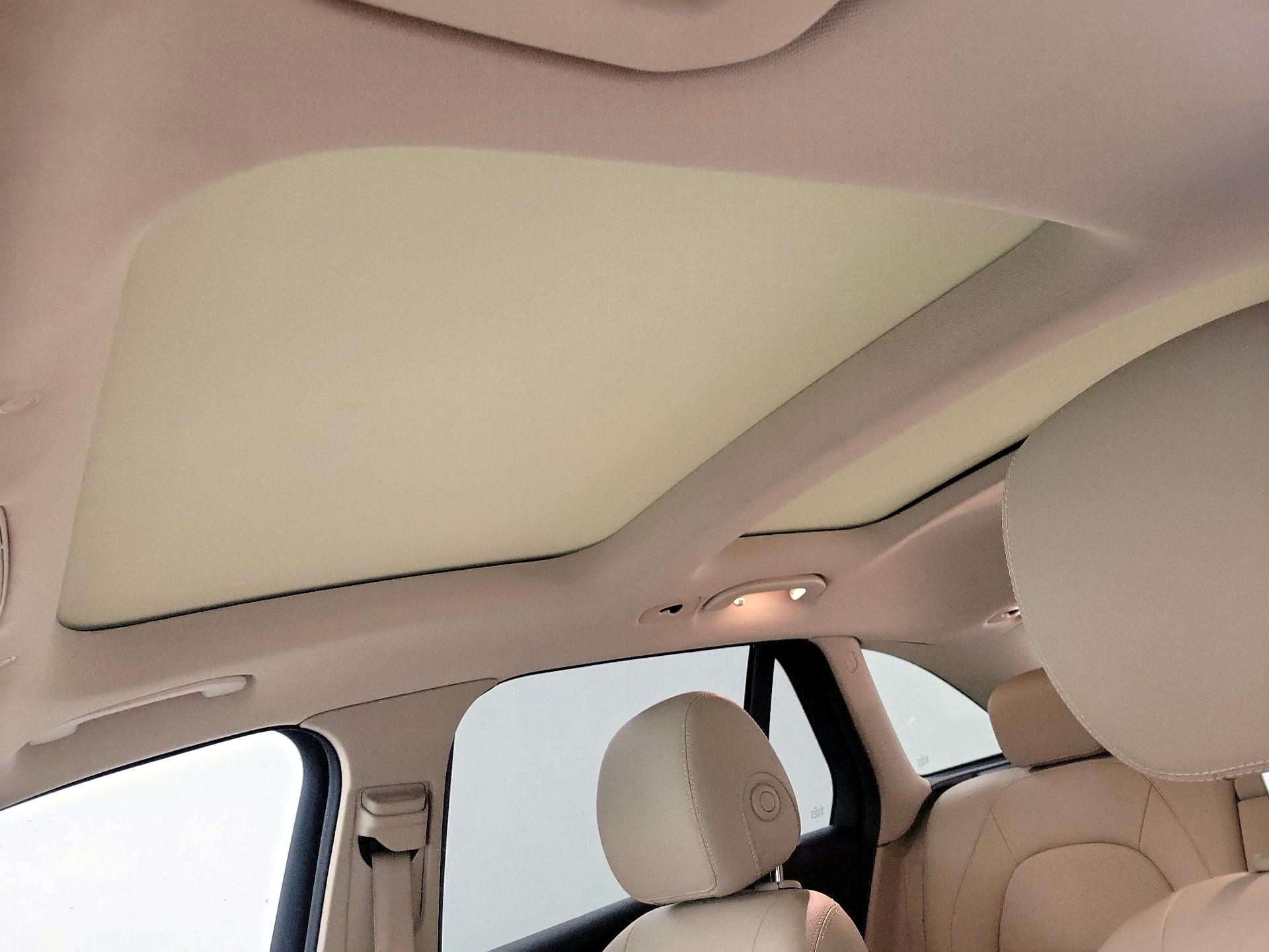 Thumbnail: 2020 Mercedes-Benz GLC - 17