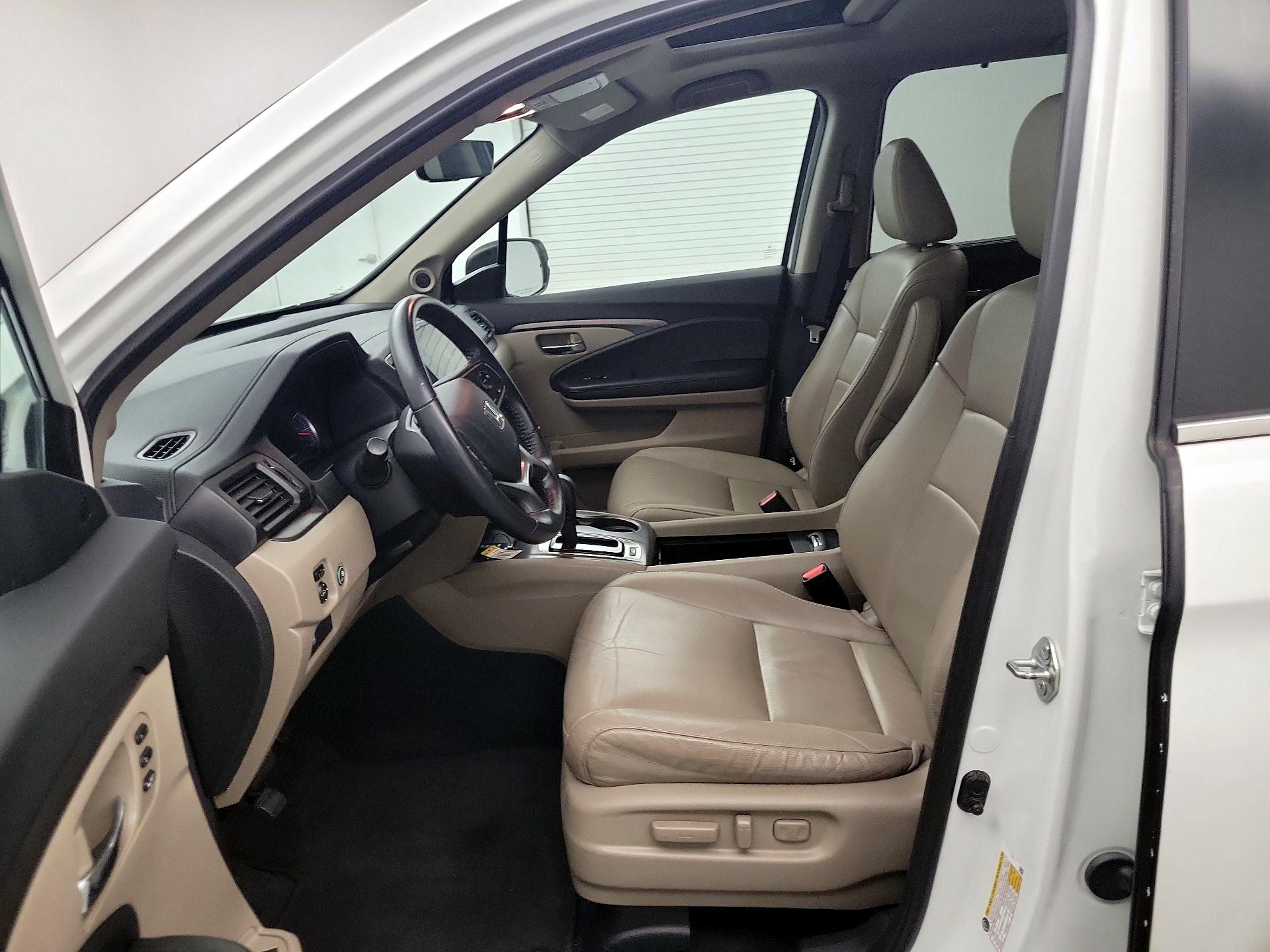 Thumbnail: 2020 Honda Pilot - 9