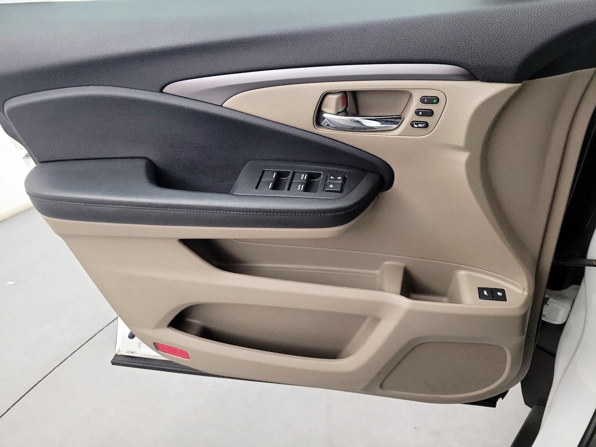 Thumbnail: 2020 Honda Pilot - 10