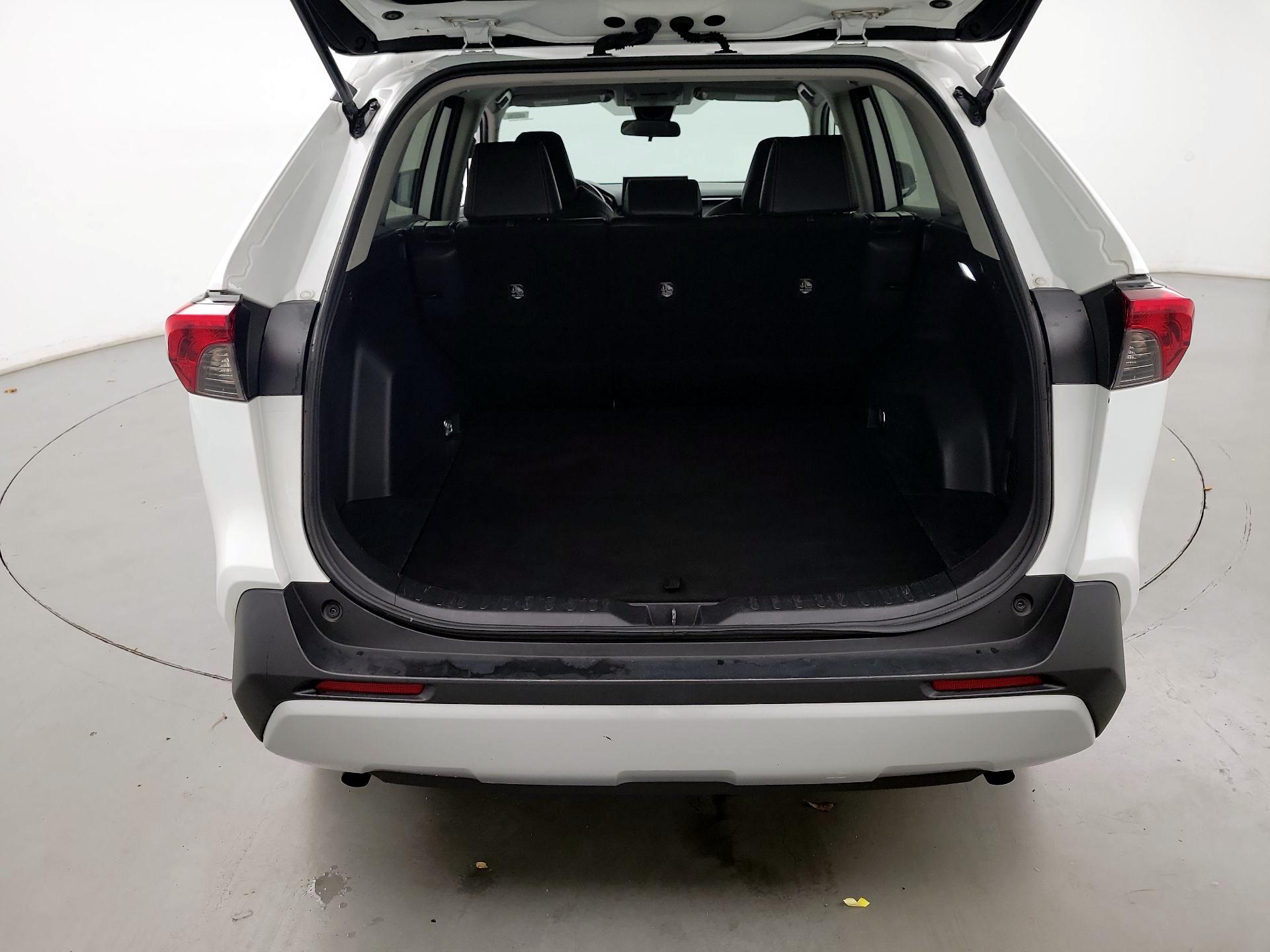 Thumbnail: 2022 Toyota RAV4 - 17