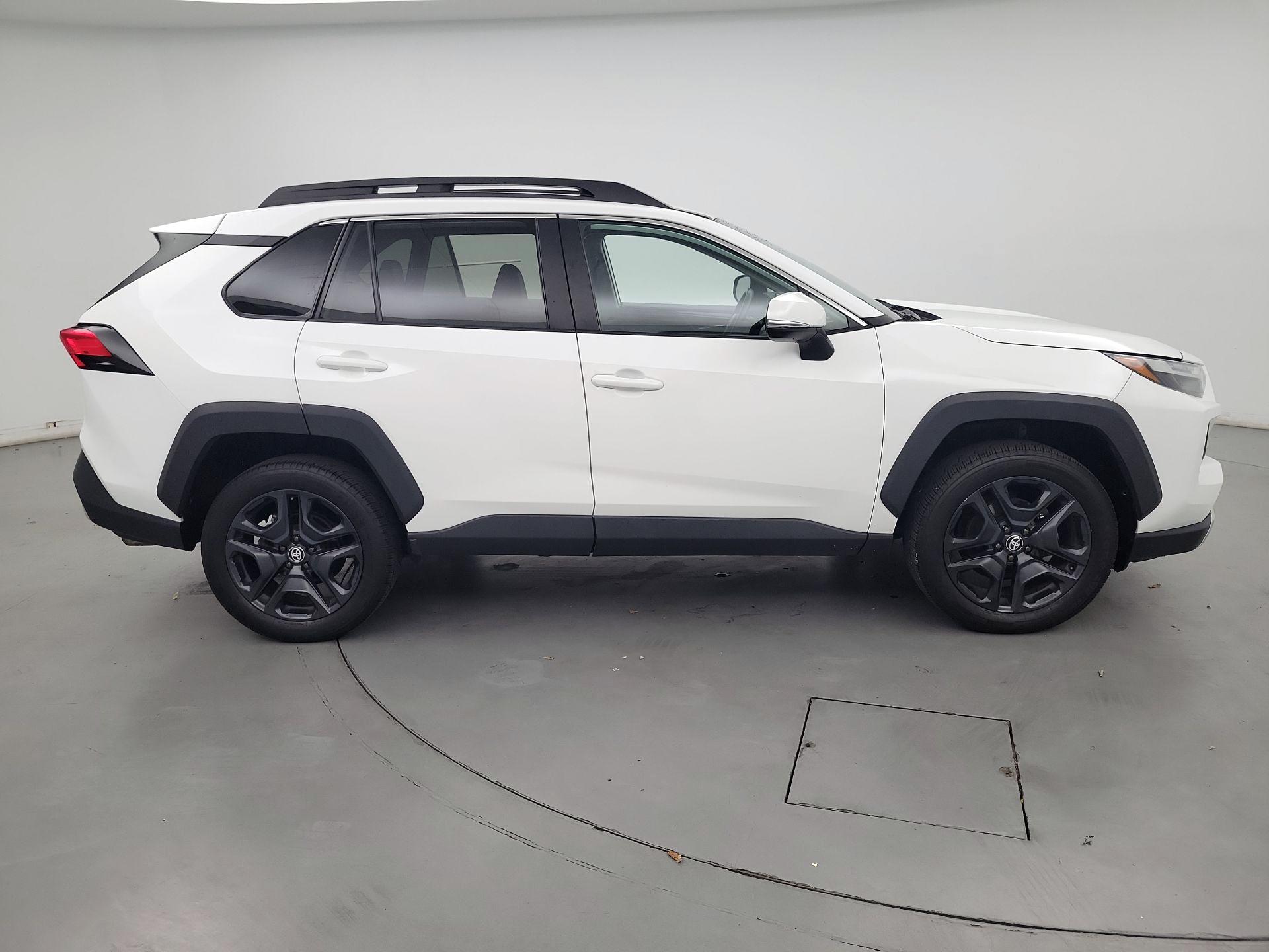 Thumbnail: 2022 Toyota RAV4 - 4