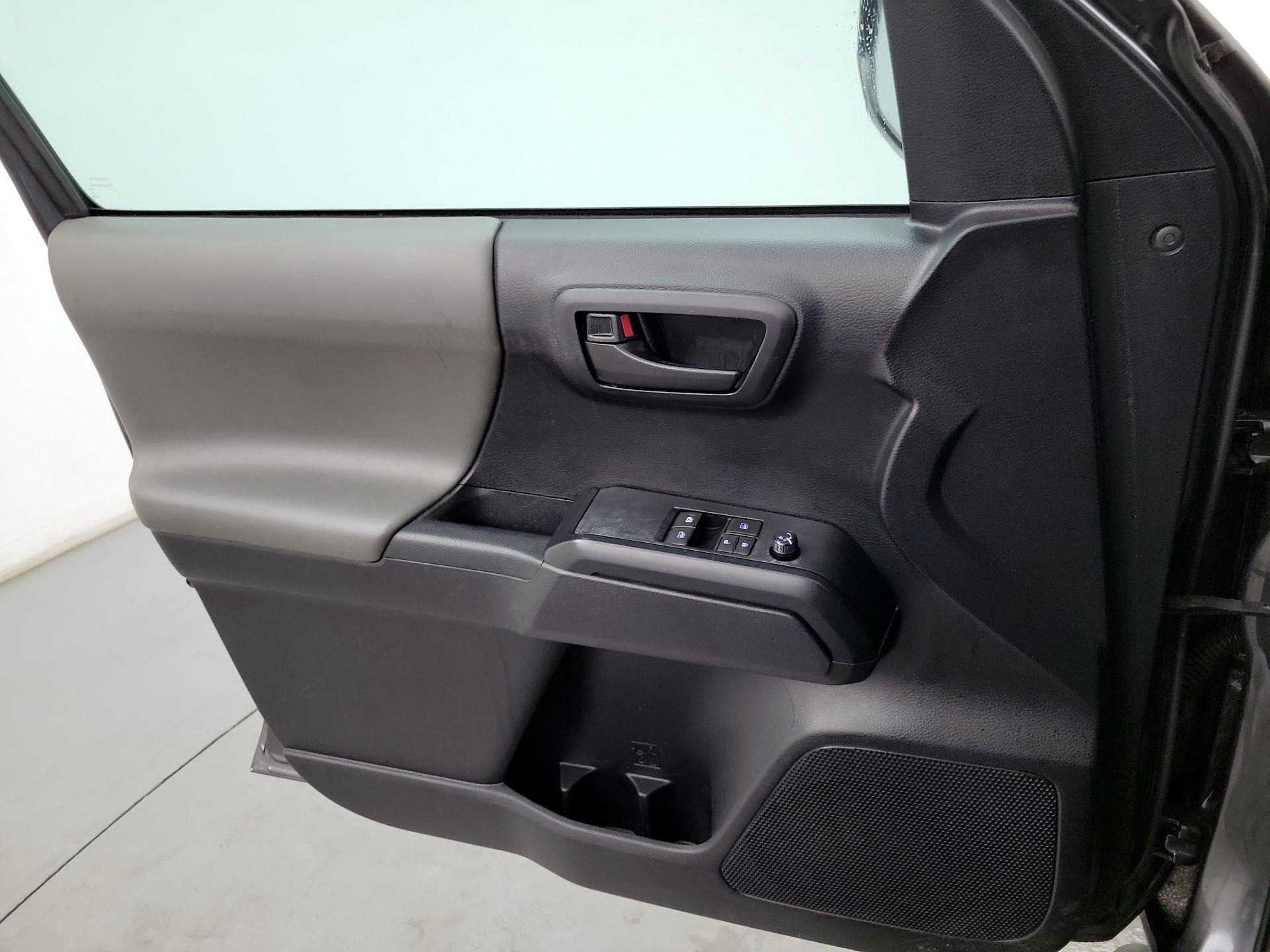 Thumbnail: 2020 Toyota Tacoma - 10