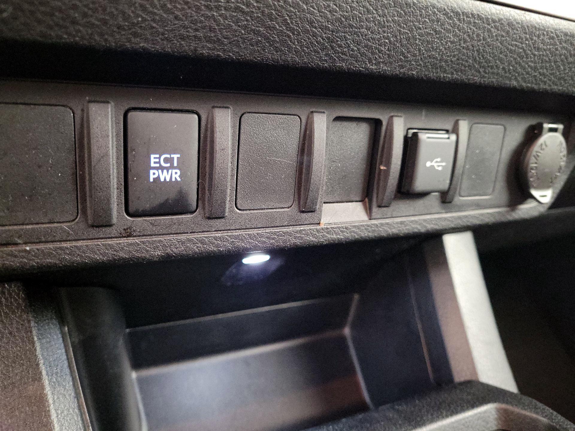 Thumbnail: 2020 Toyota Tacoma - 16