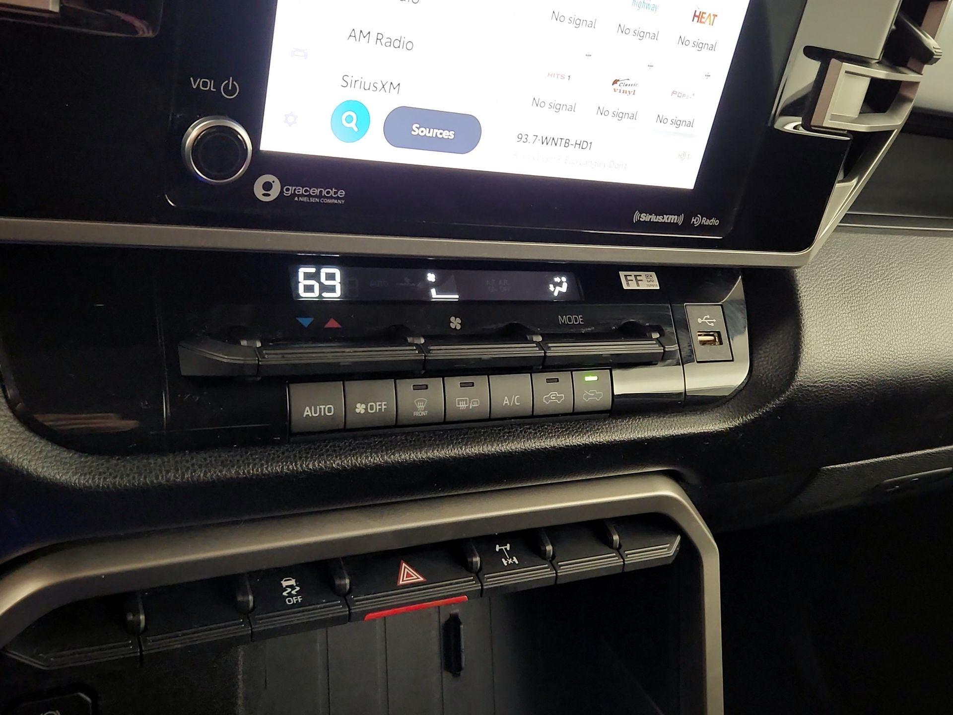 Thumbnail: 2022 Toyota Tundra - 15