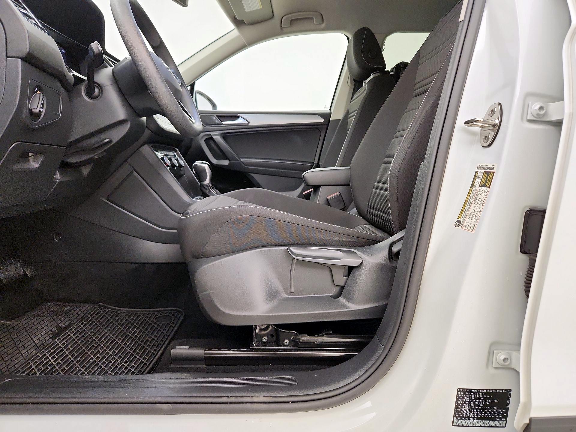 Thumbnail: 2022 Volkswagen Tiguan - 11