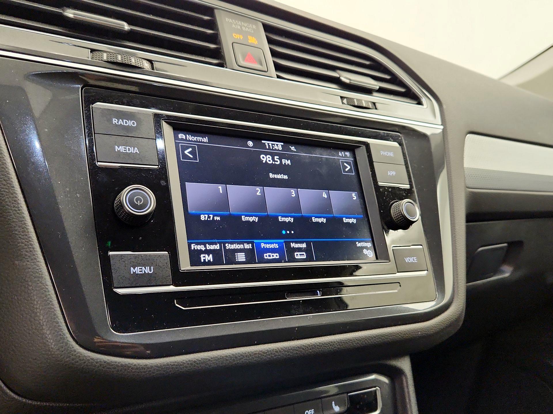 Thumbnail: 2022 Volkswagen Tiguan - 15