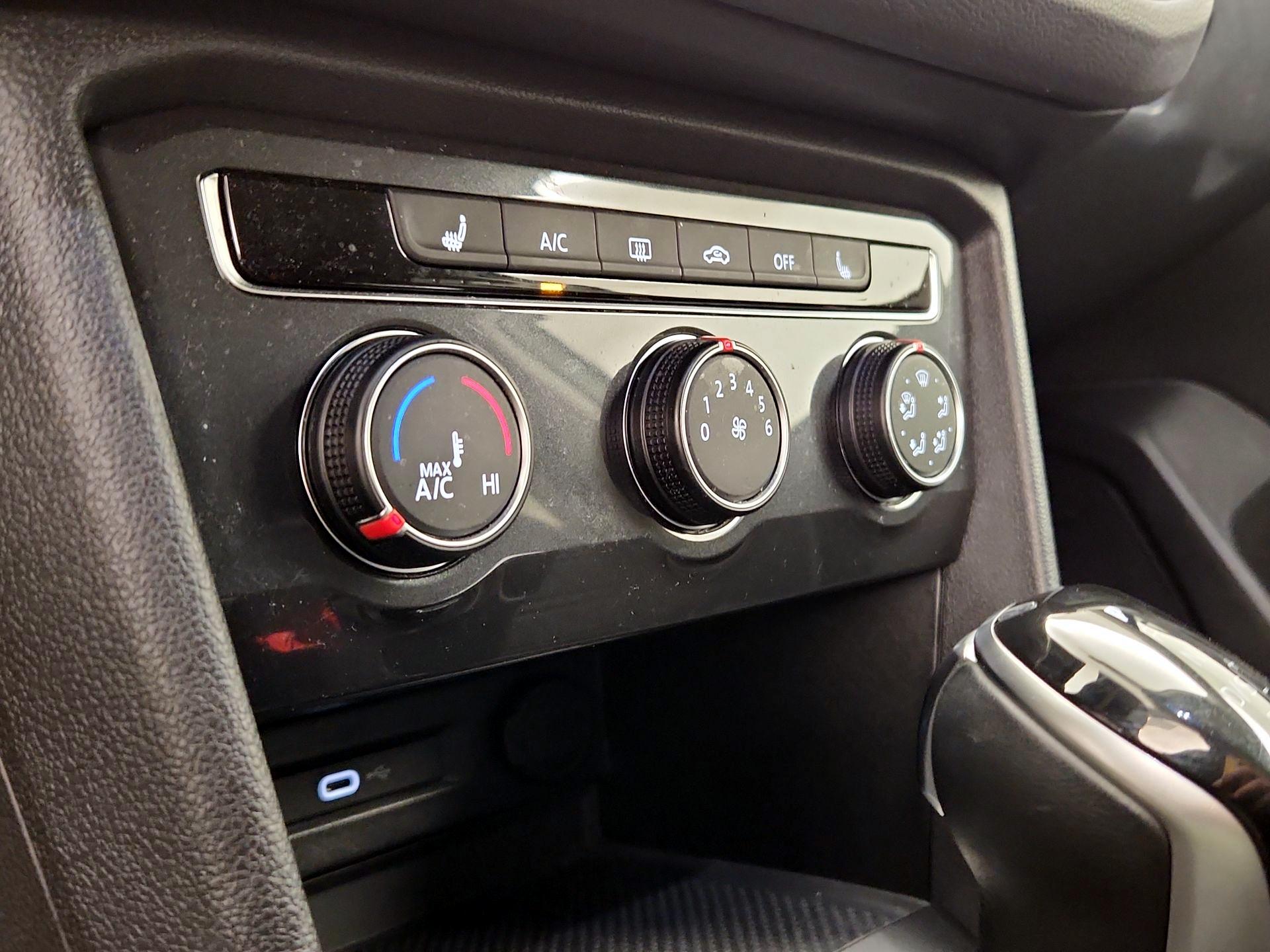 Thumbnail: 2022 Volkswagen Tiguan - 16