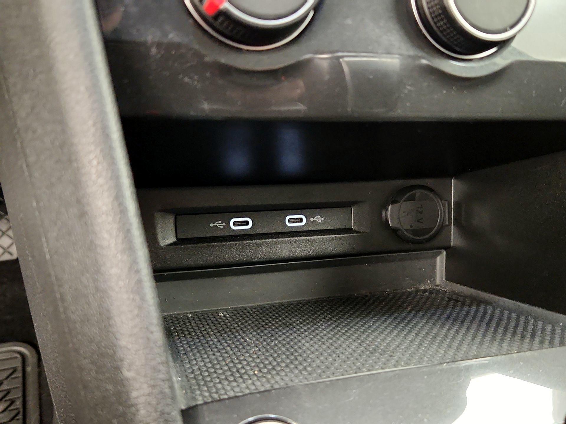 Thumbnail: 2022 Volkswagen Tiguan - 18