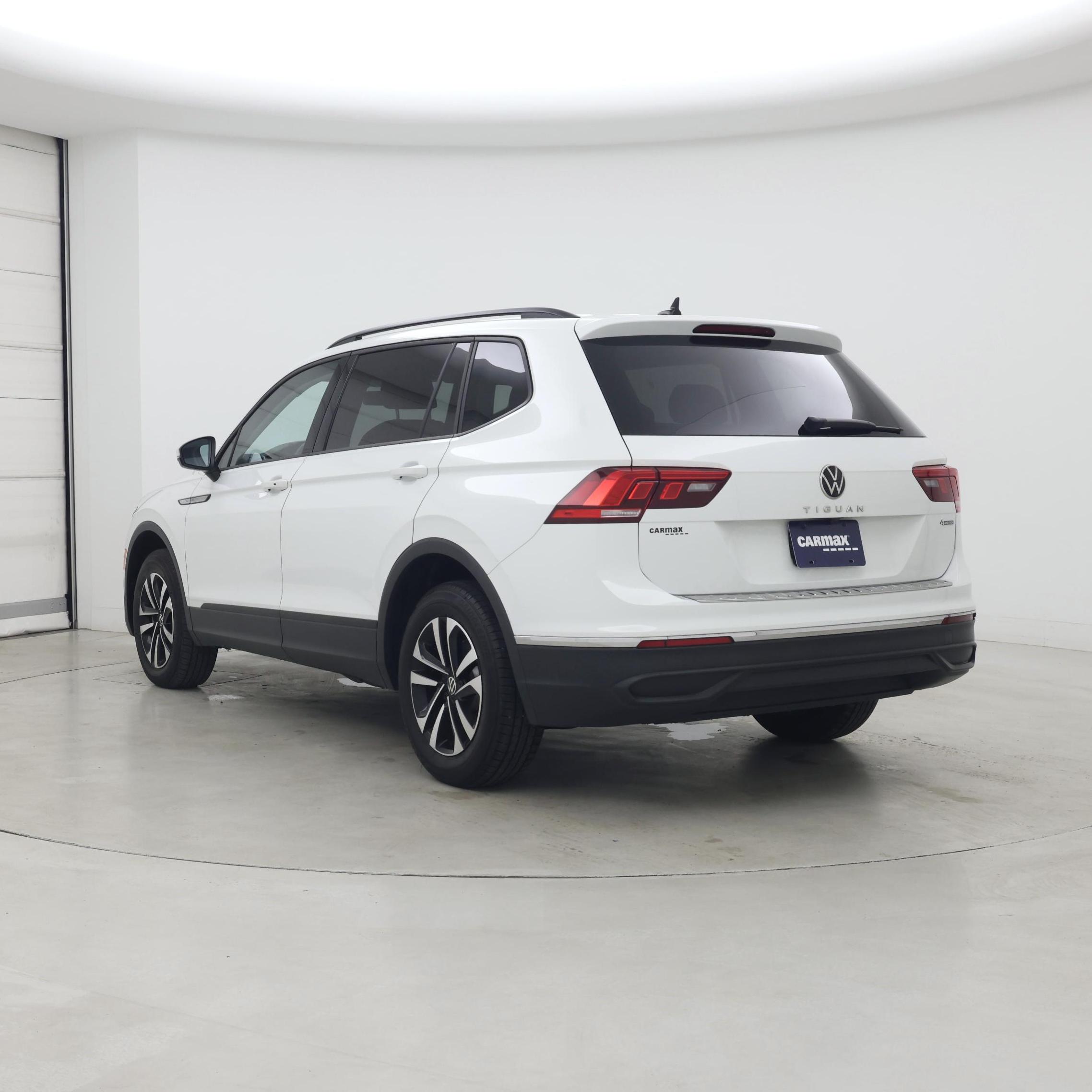 Thumbnail: 2022 Volkswagen Tiguan - 2