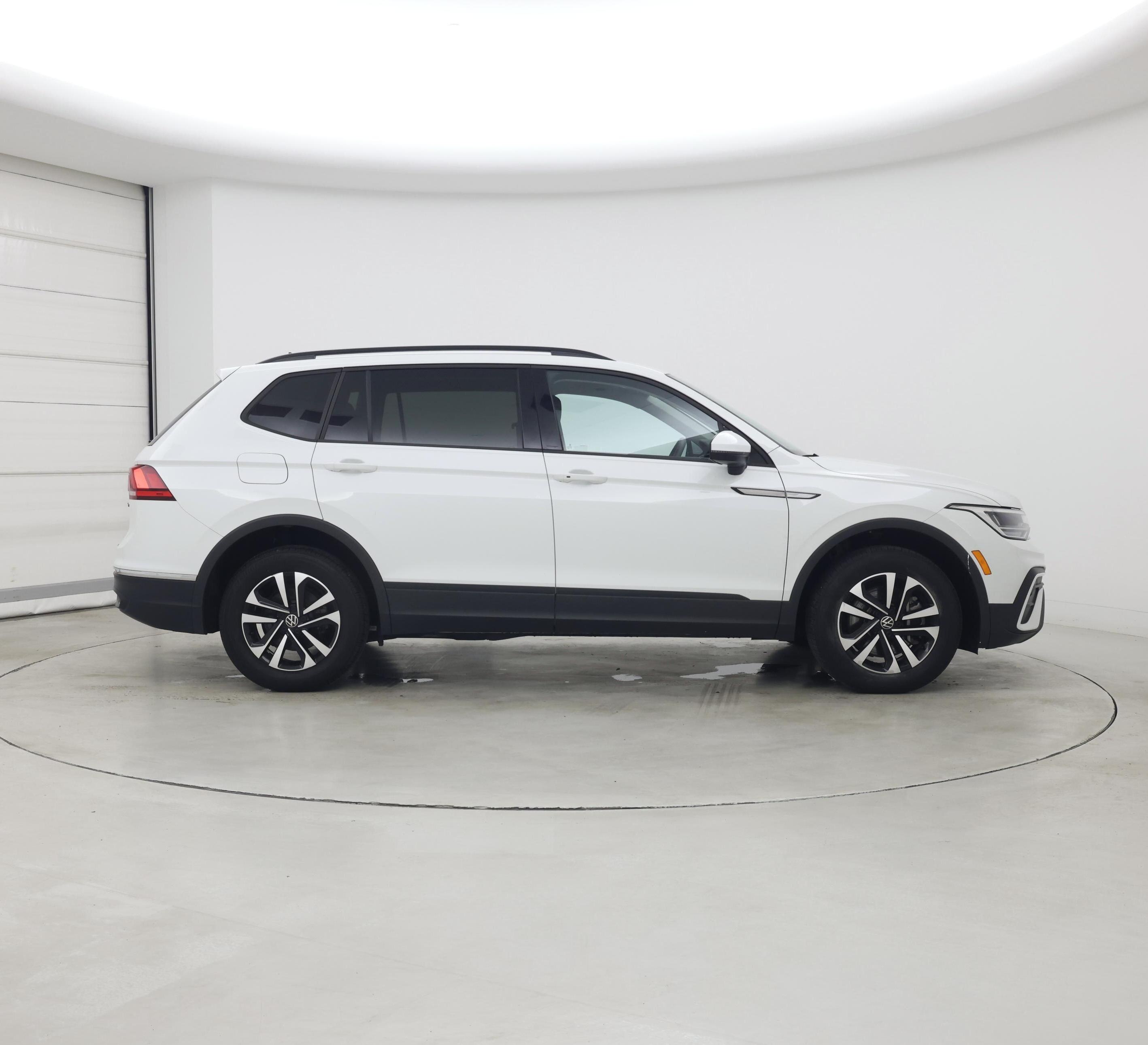 Thumbnail: 2022 Volkswagen Tiguan - 7