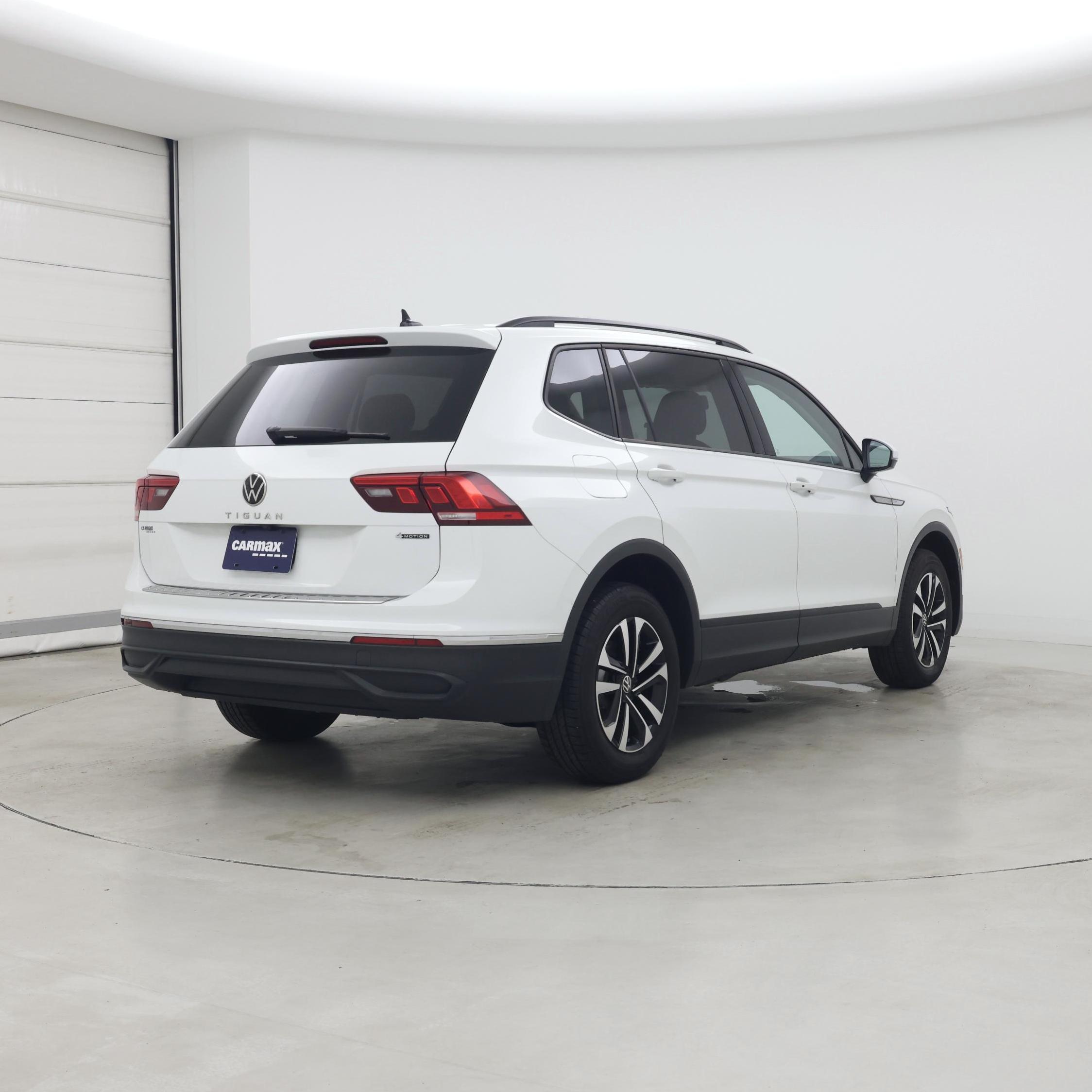 Thumbnail: 2022 Volkswagen Tiguan - 8