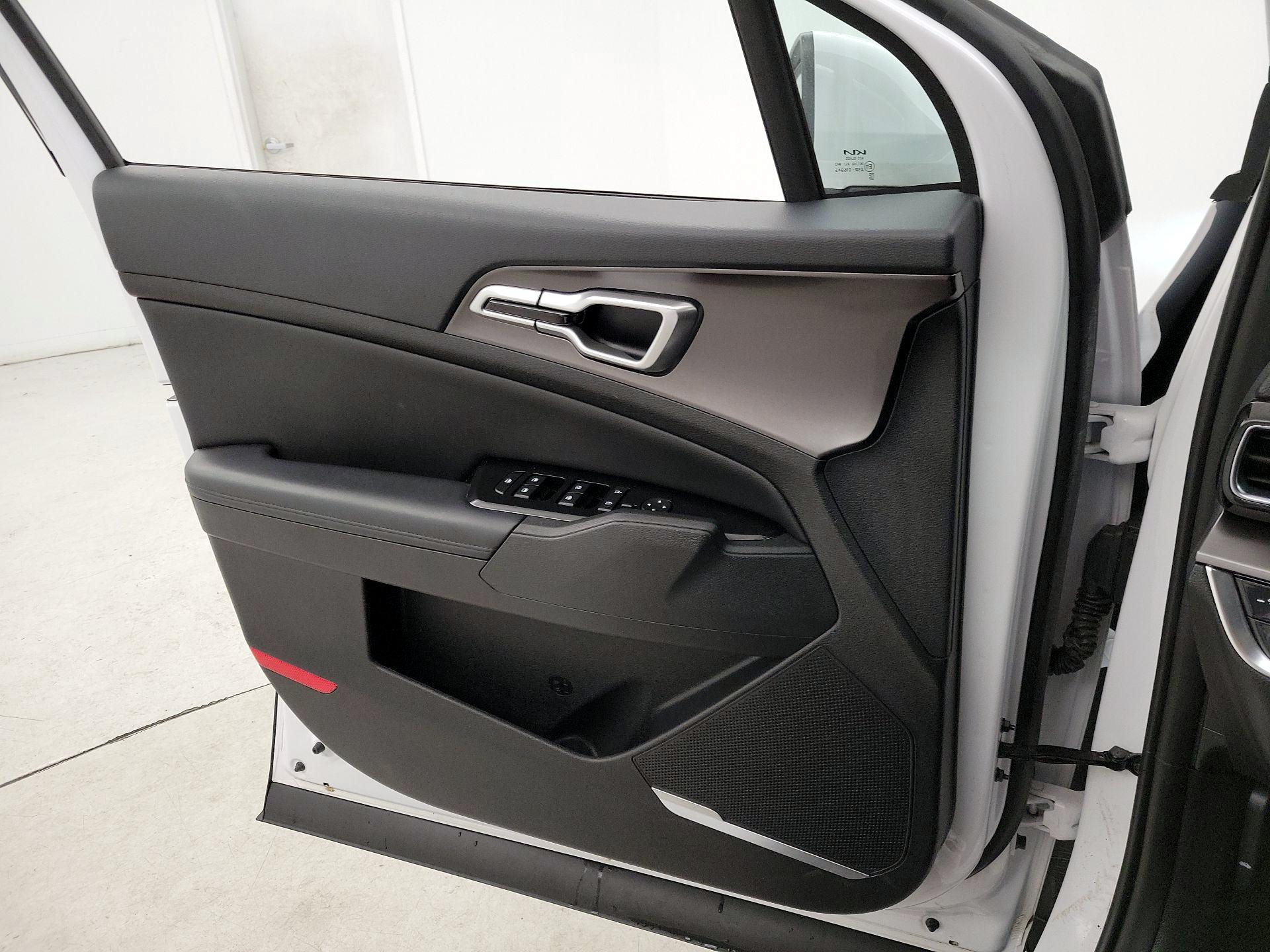 Thumbnail: 2023 Kia Sportage - 12