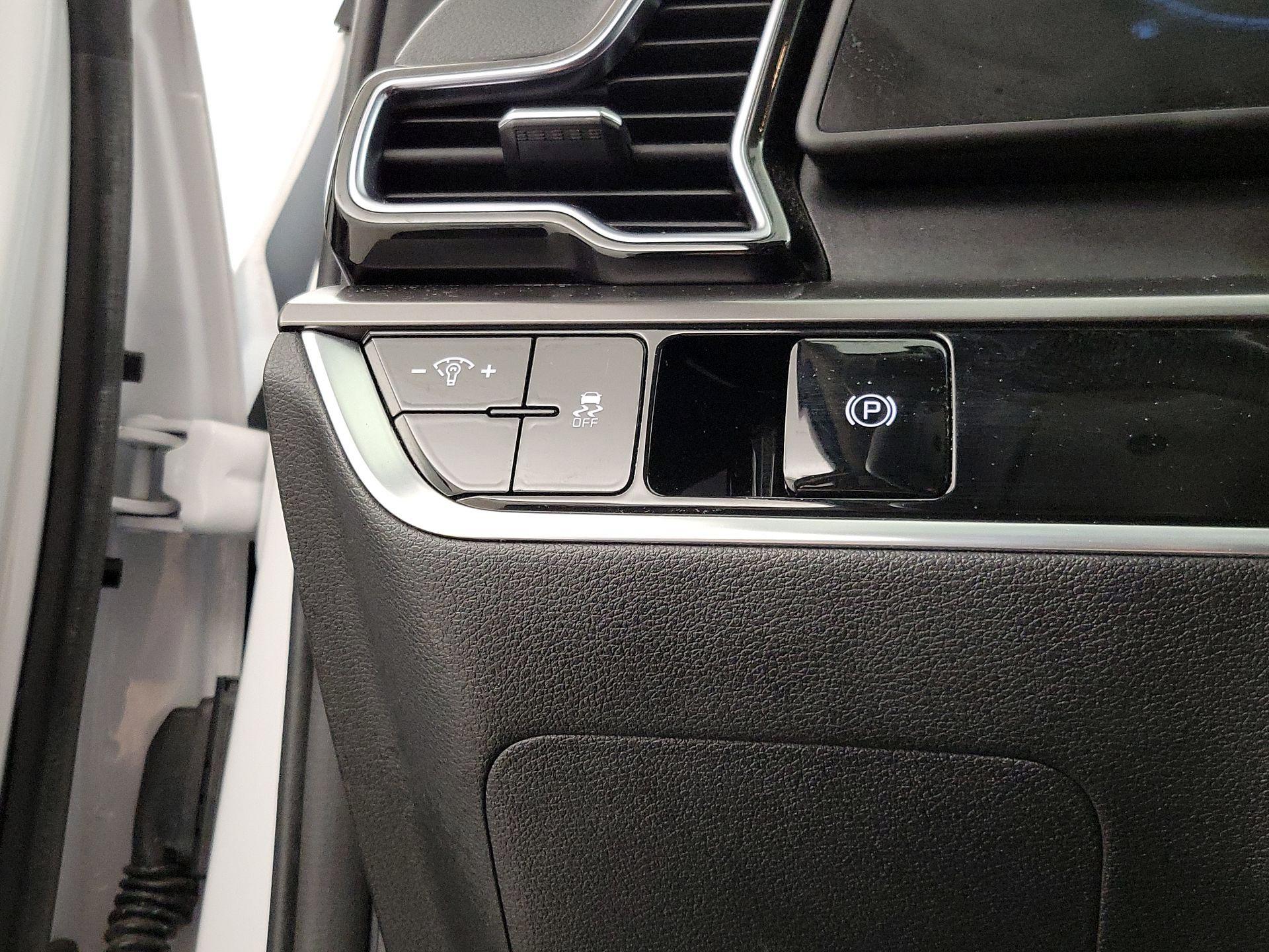 Thumbnail: 2023 Kia Sportage - 13