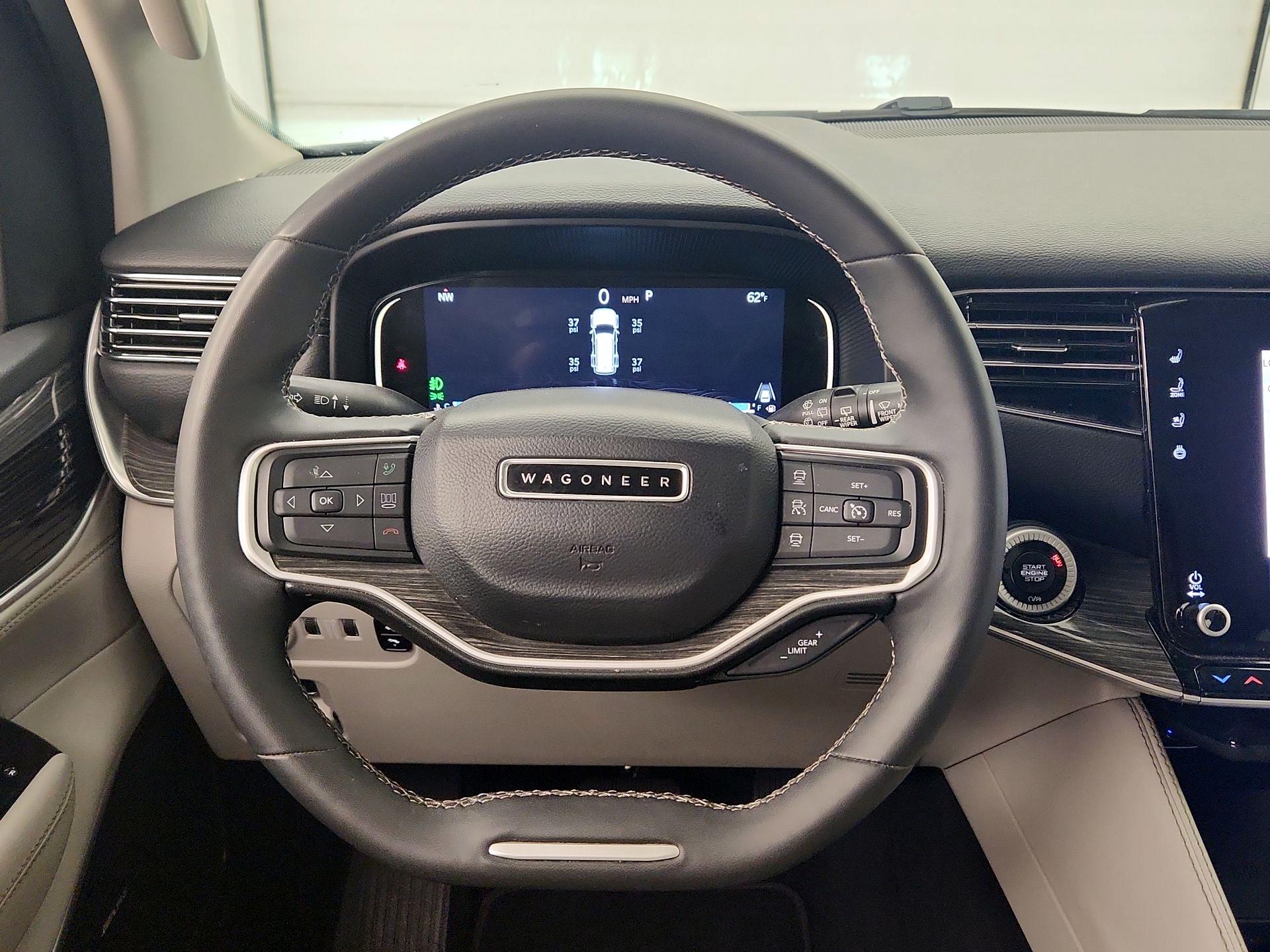 Thumbnail: 2022 Jeep Wagoneer - 10