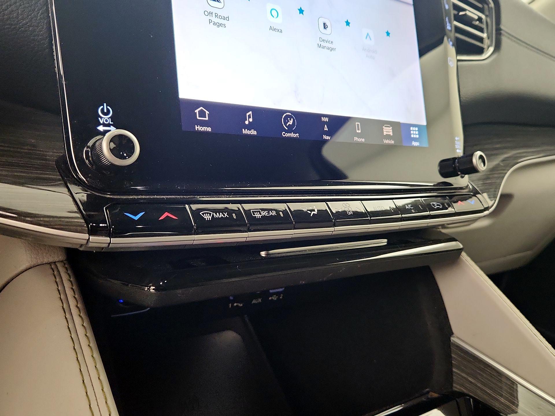 Thumbnail: 2022 Jeep Wagoneer - 17