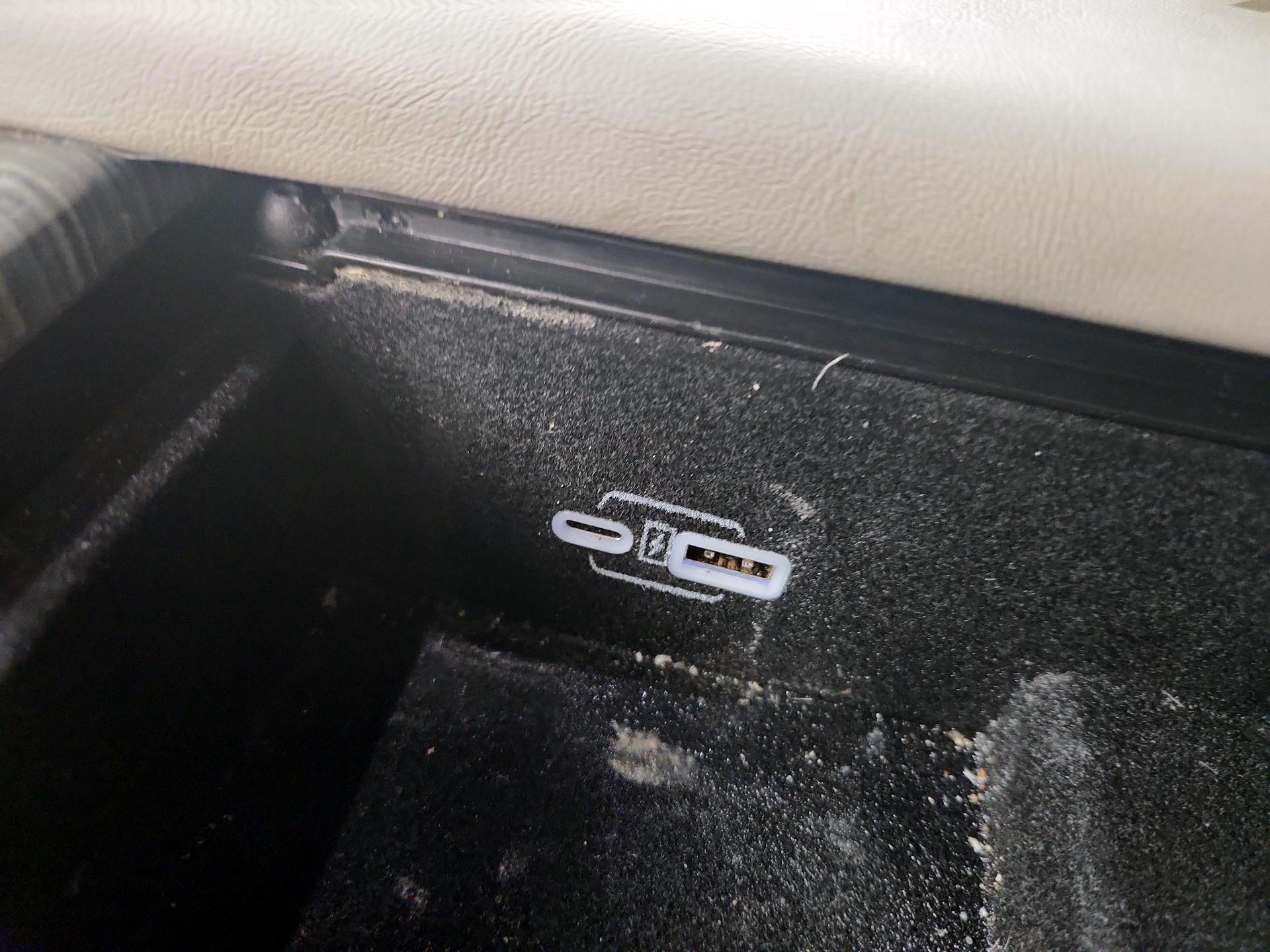 Thumbnail: 2022 Jeep Wagoneer - 18