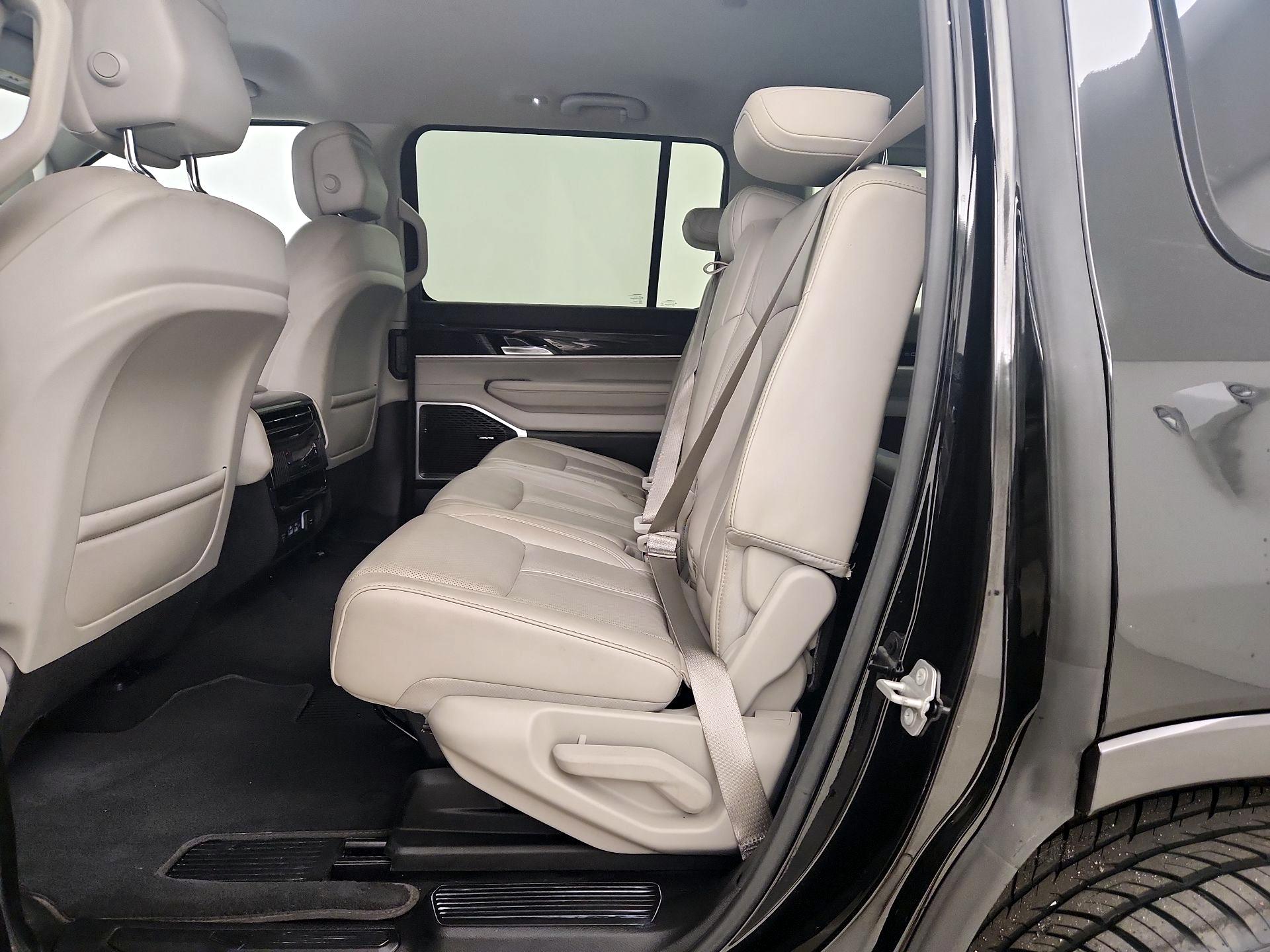 Thumbnail: 2022 Jeep Wagoneer - 20