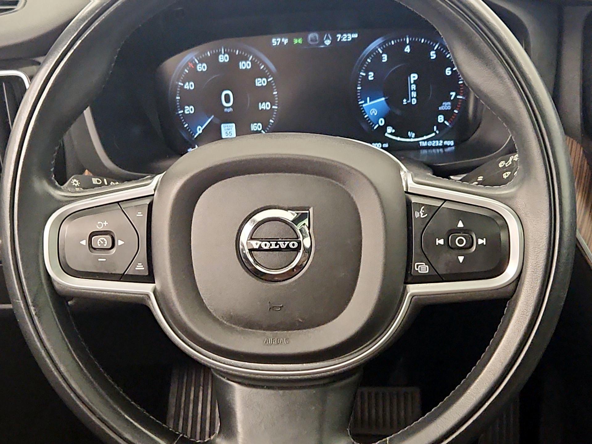 Thumbnail: 2021 Volvo XC60 - 10