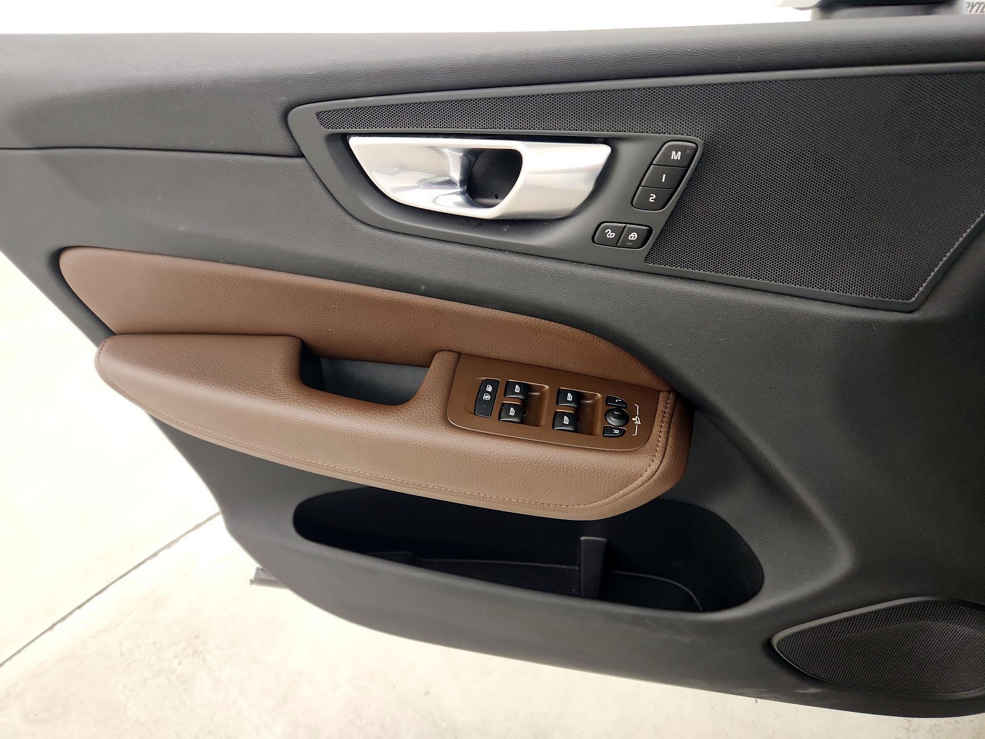 Thumbnail: 2021 Volvo XC60 - 12