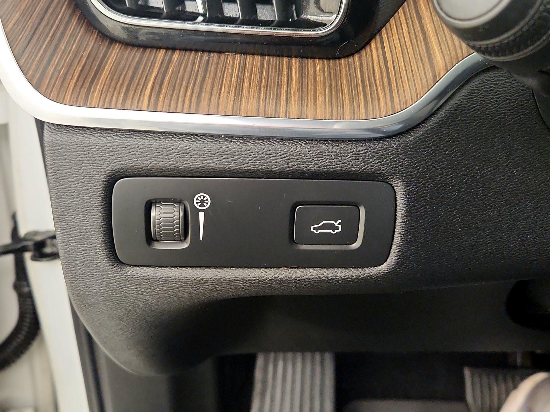 Thumbnail: 2021 Volvo XC60 - 13