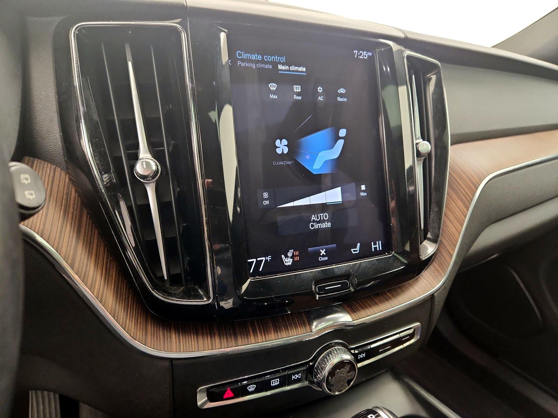 Thumbnail: 2021 Volvo XC60 - 17