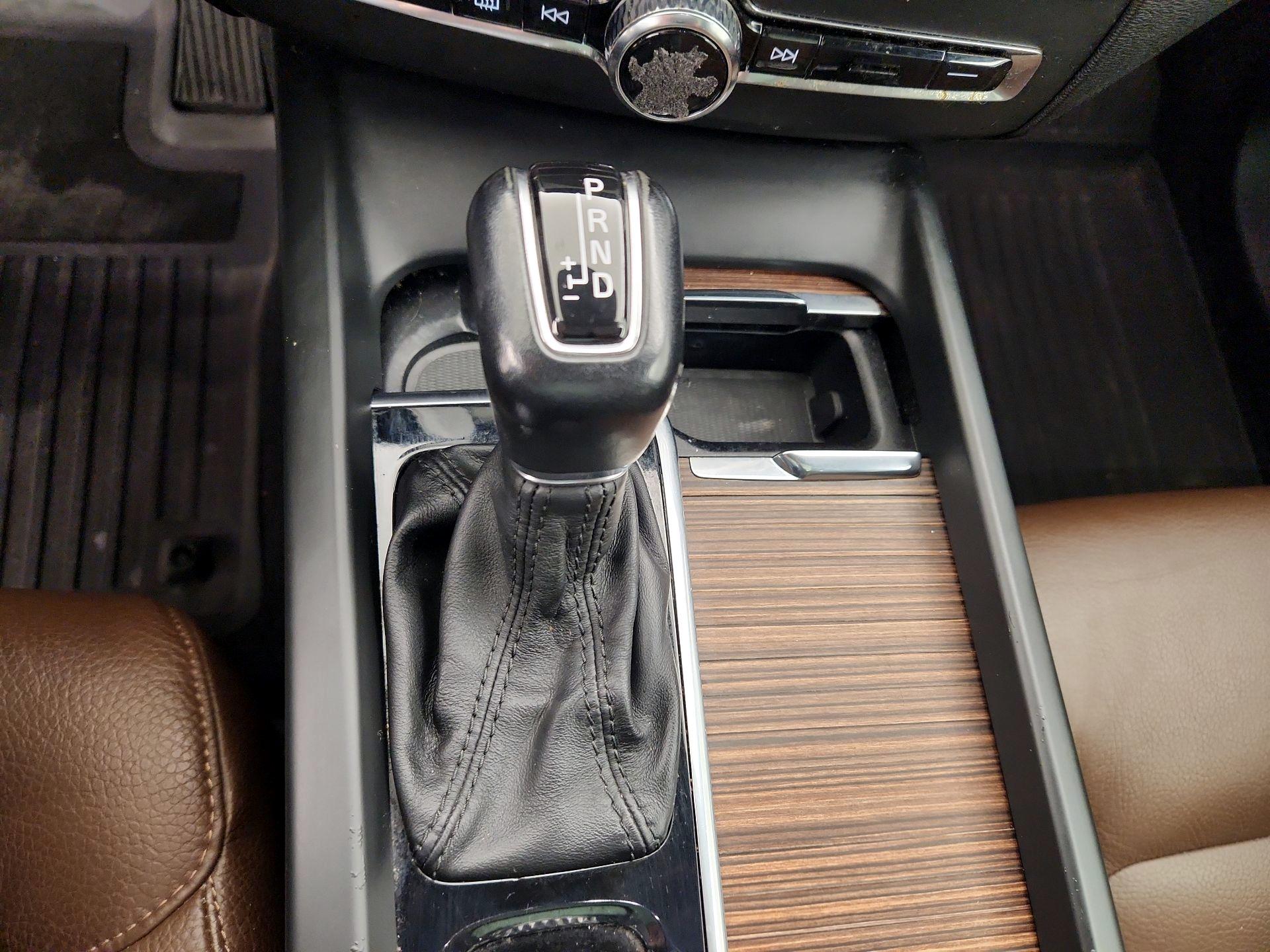 Thumbnail: 2021 Volvo XC60 - 18