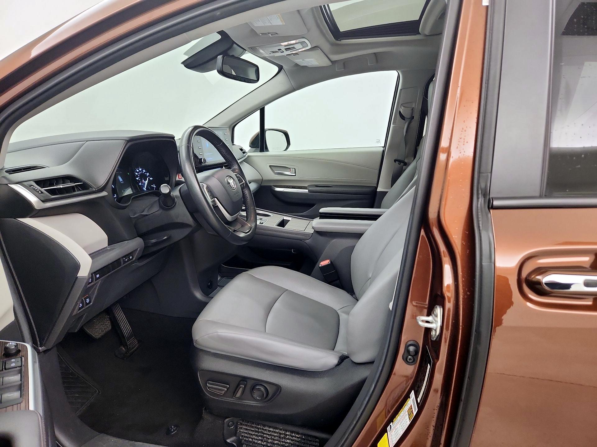 Thumbnail: 2024 Toyota Sienna - 11