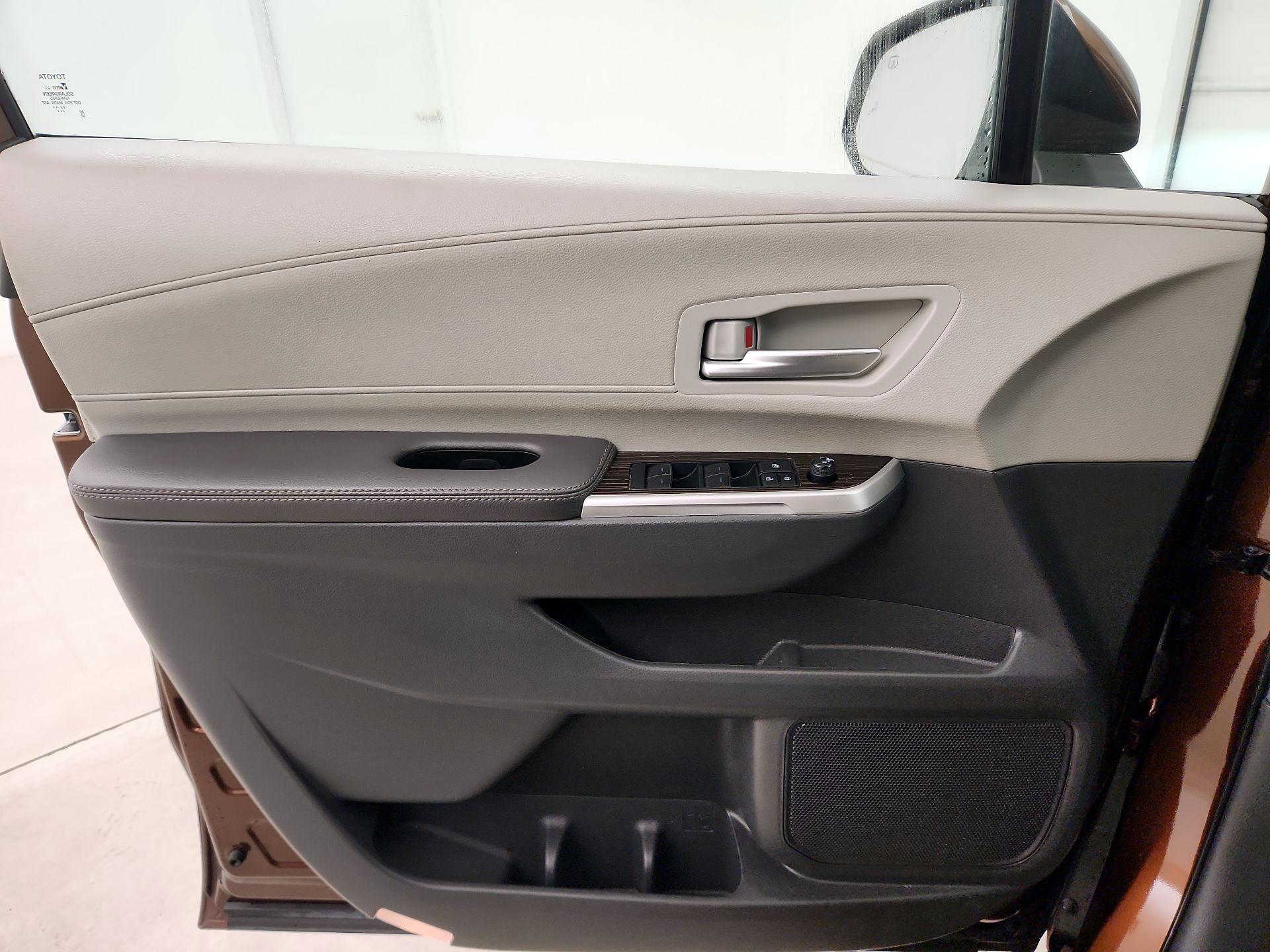 Thumbnail: 2024 Toyota Sienna - 12