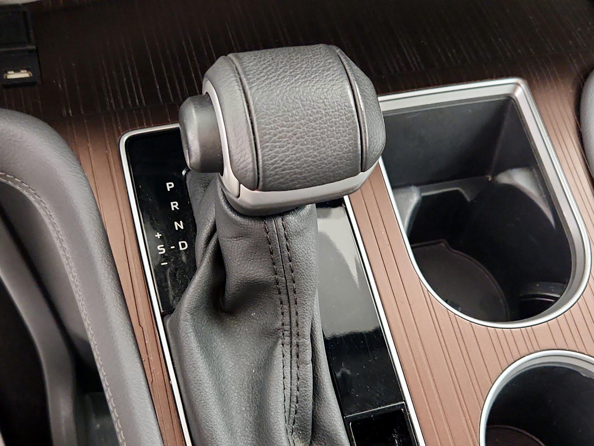 Thumbnail: 2024 Toyota Sienna - 17