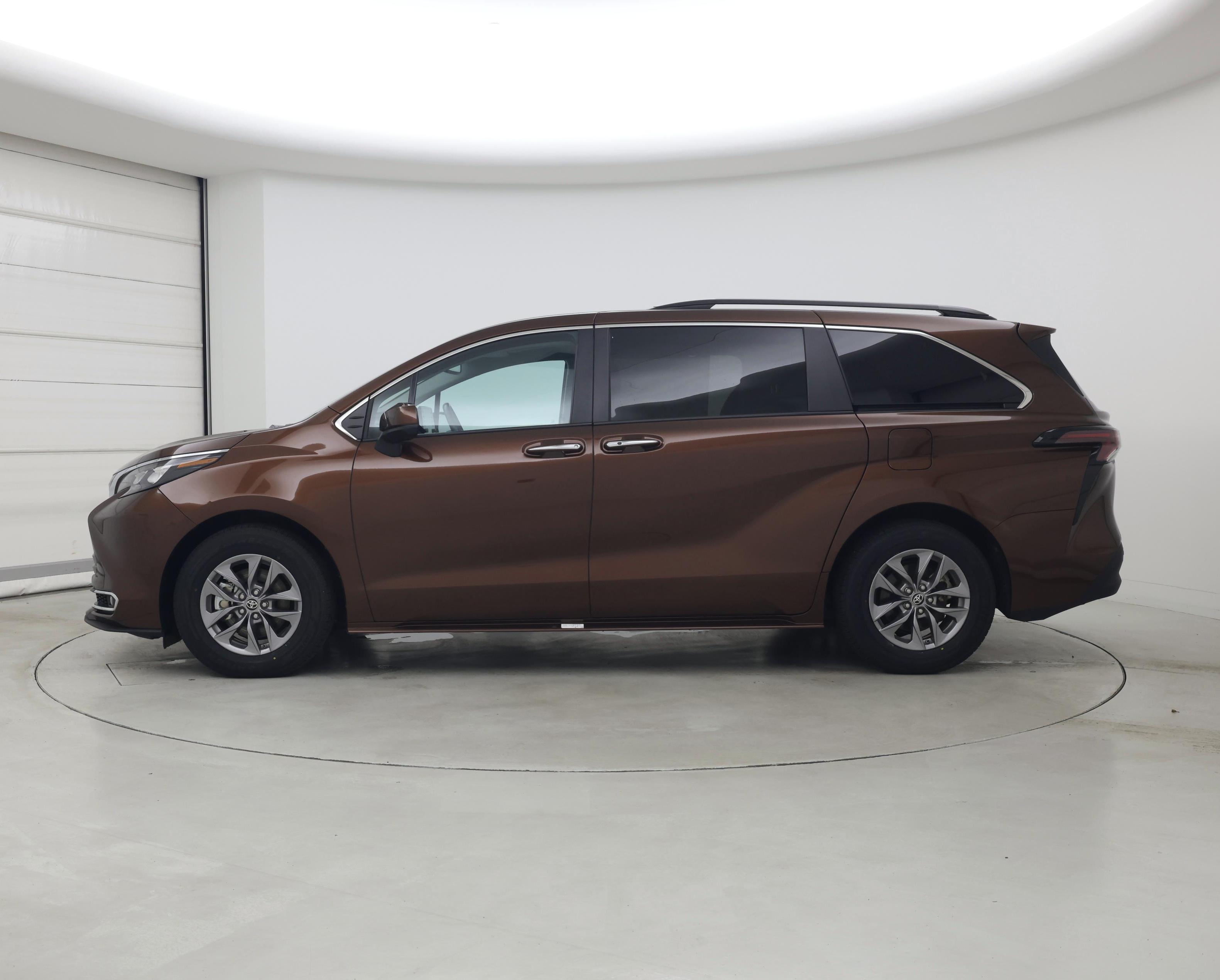 Thumbnail: 2024 Toyota Sienna - 3