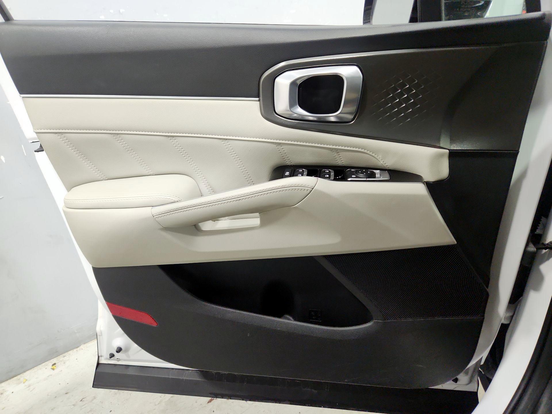 Thumbnail: 2022 Kia Sorento - 12