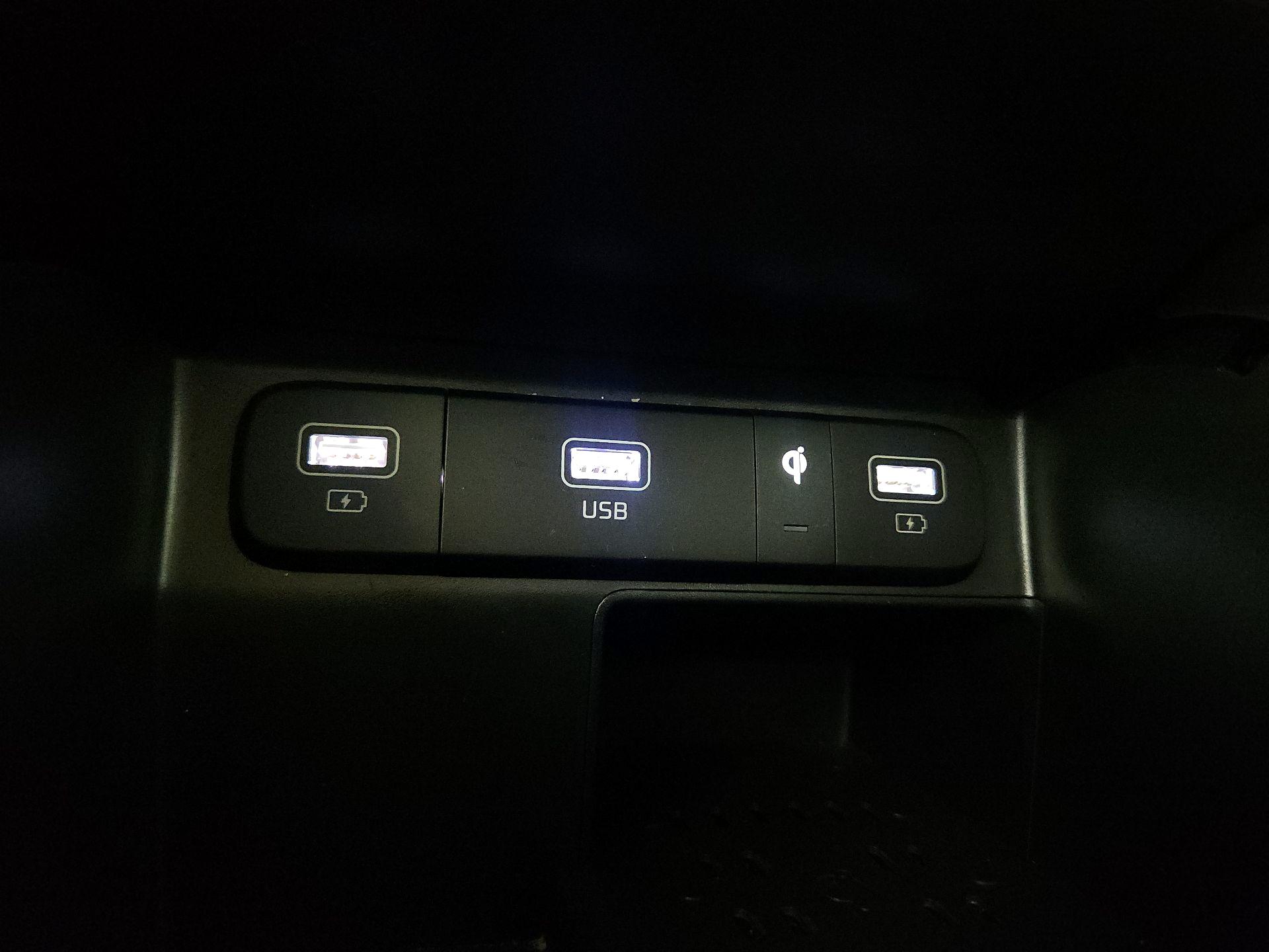 Thumbnail: 2022 Kia Sorento - 18