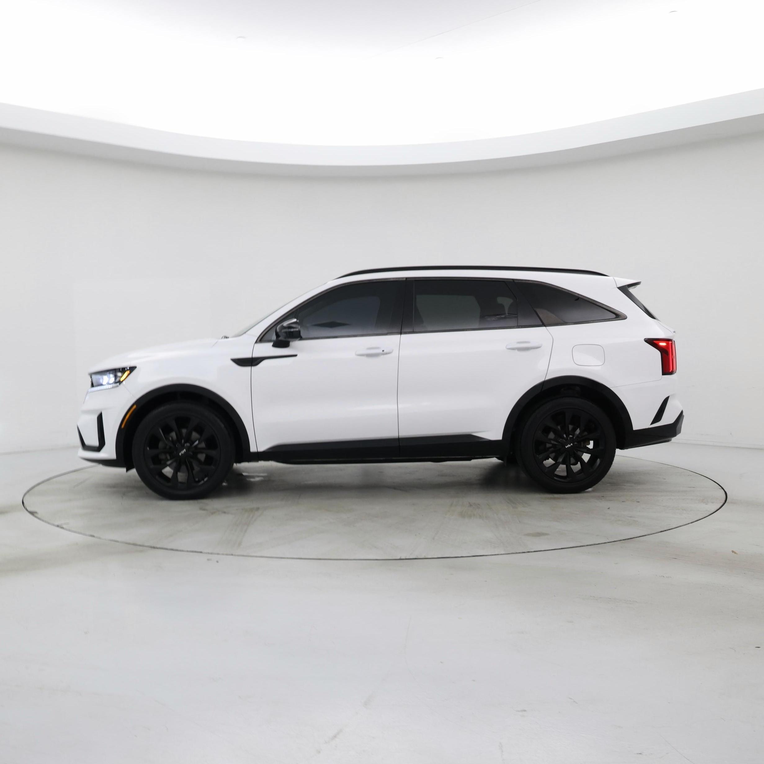 Thumbnail: 2022 Kia Sorento - 3