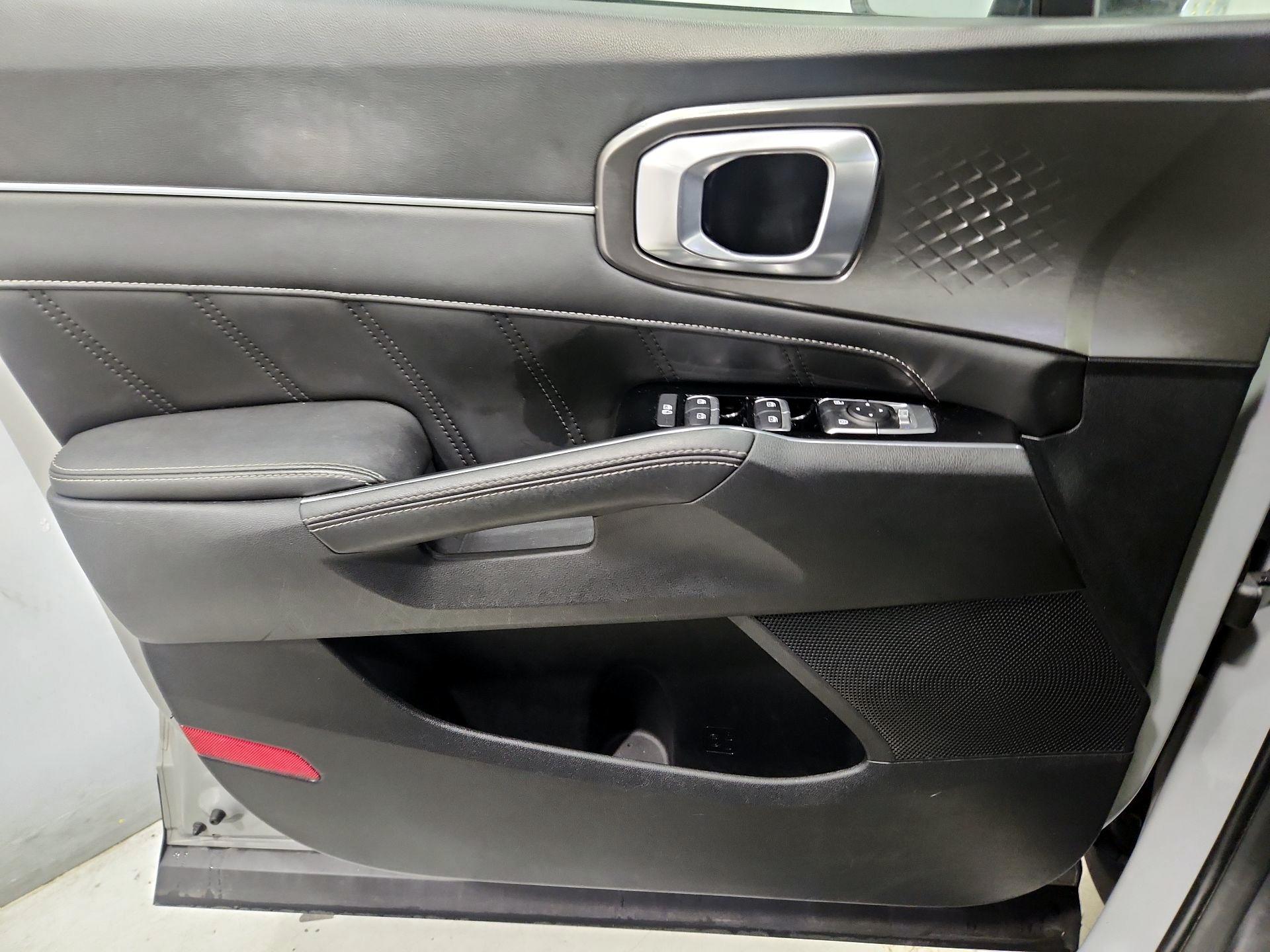 Thumbnail: 2022 Kia Sorento - 12