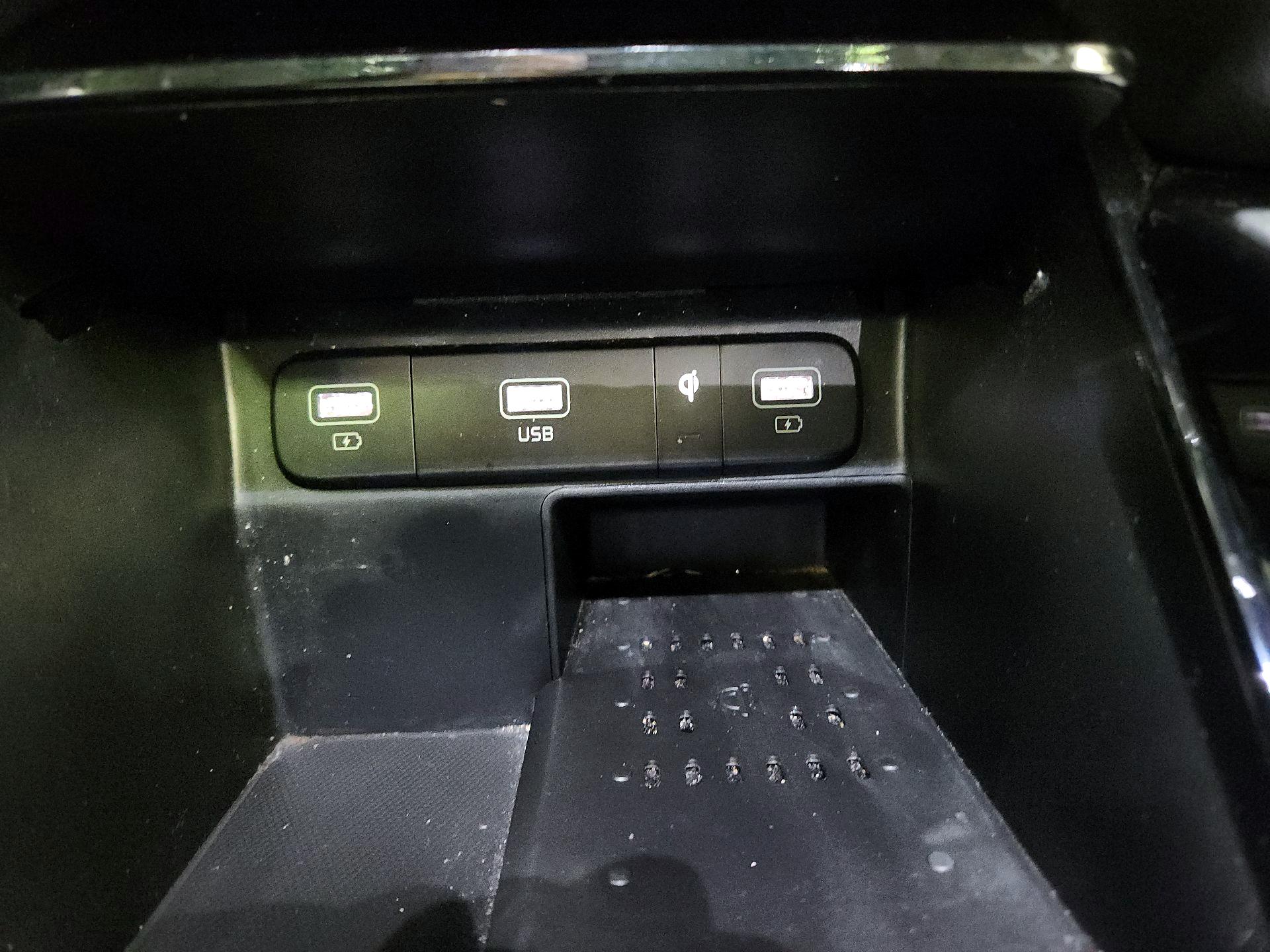 Thumbnail: 2022 Kia Sorento - 19