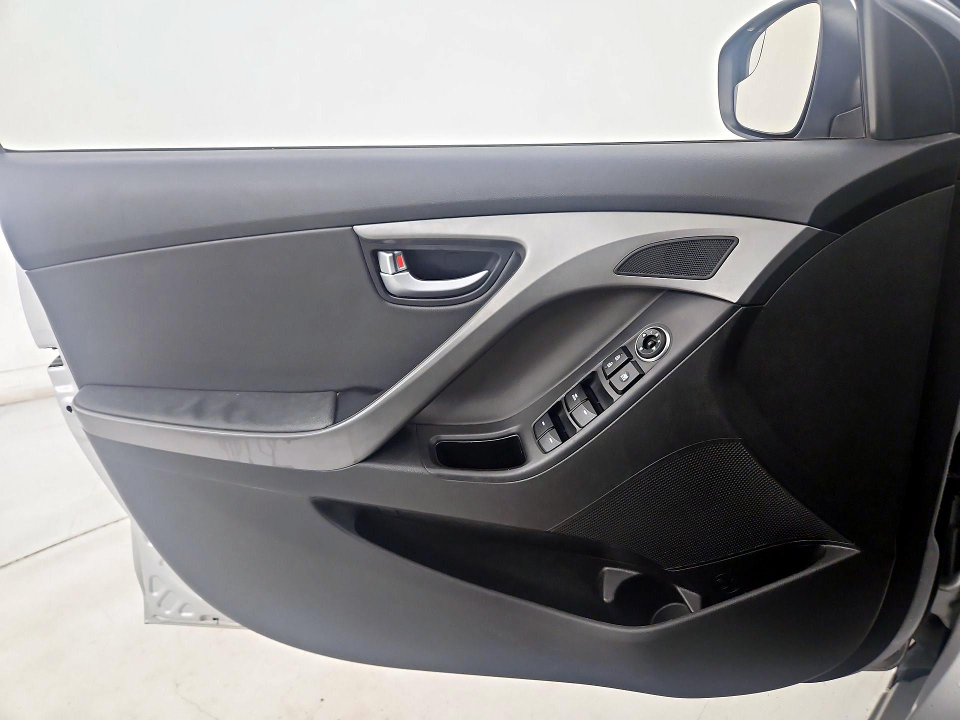 Thumbnail: 2015 Hyundai Elantra - 12