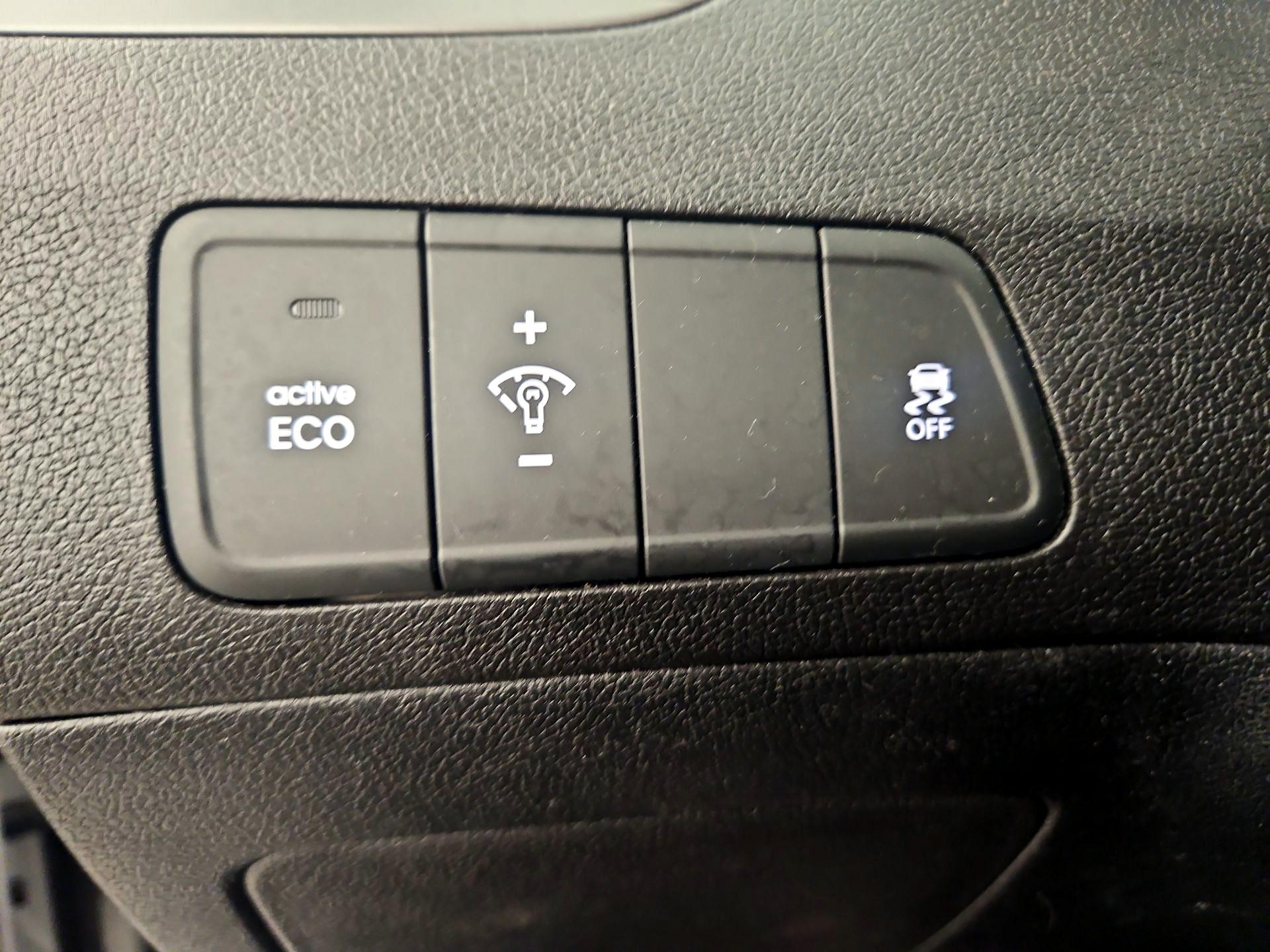 Thumbnail: 2015 Hyundai Elantra - 13