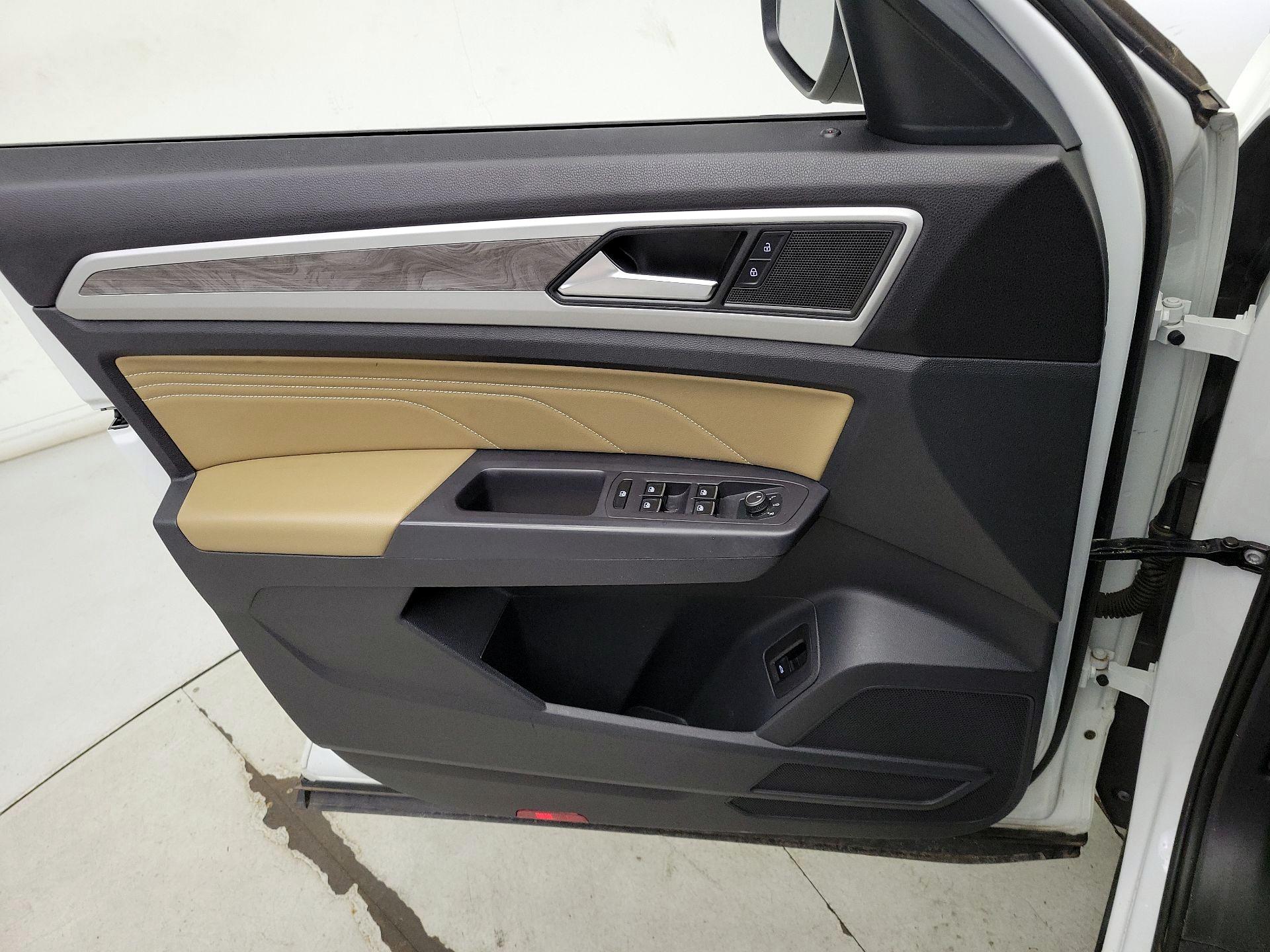 Thumbnail: 2021 Volkswagen Atlas - 12