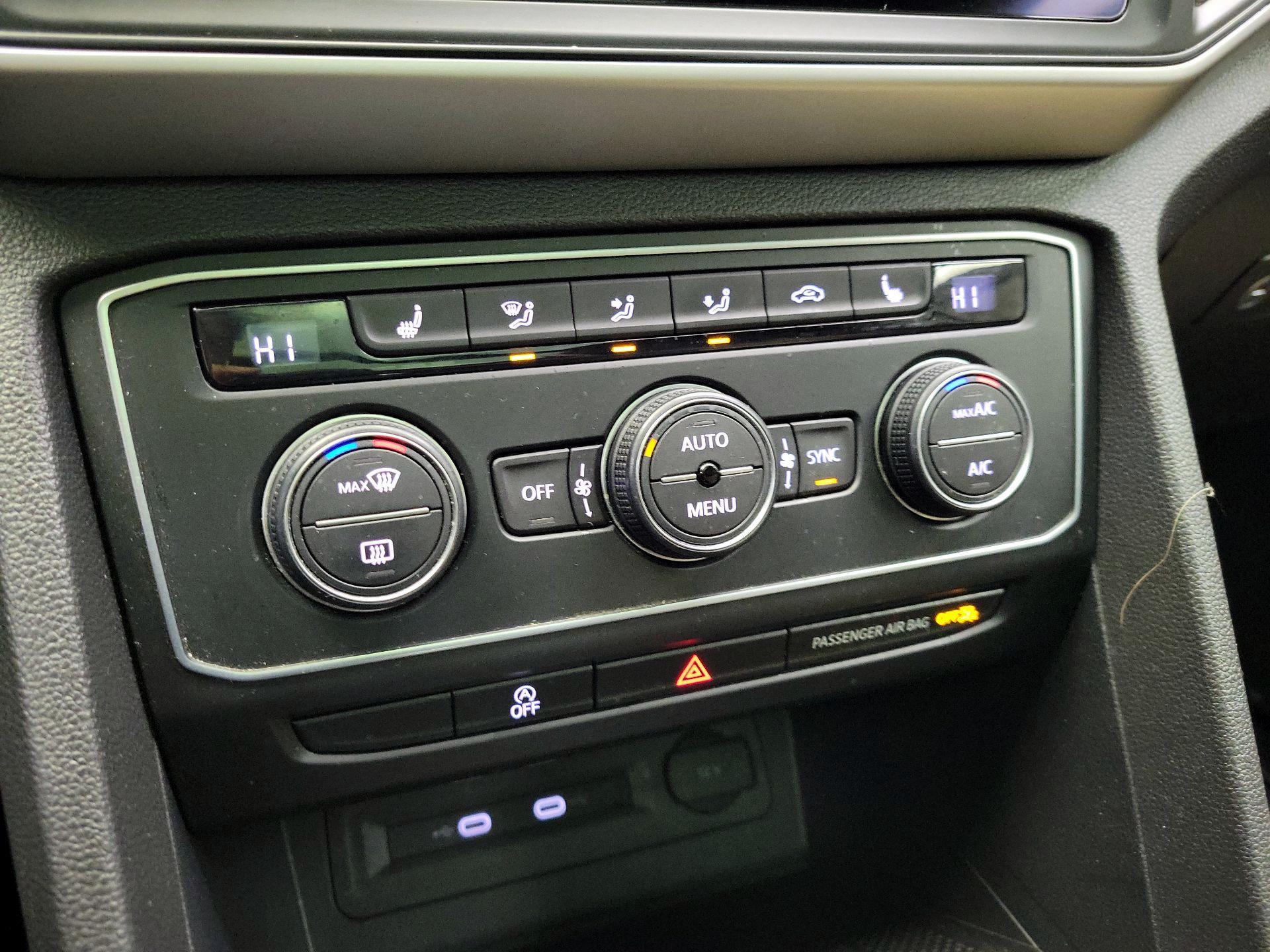 Thumbnail: 2021 Volkswagen Atlas - 16